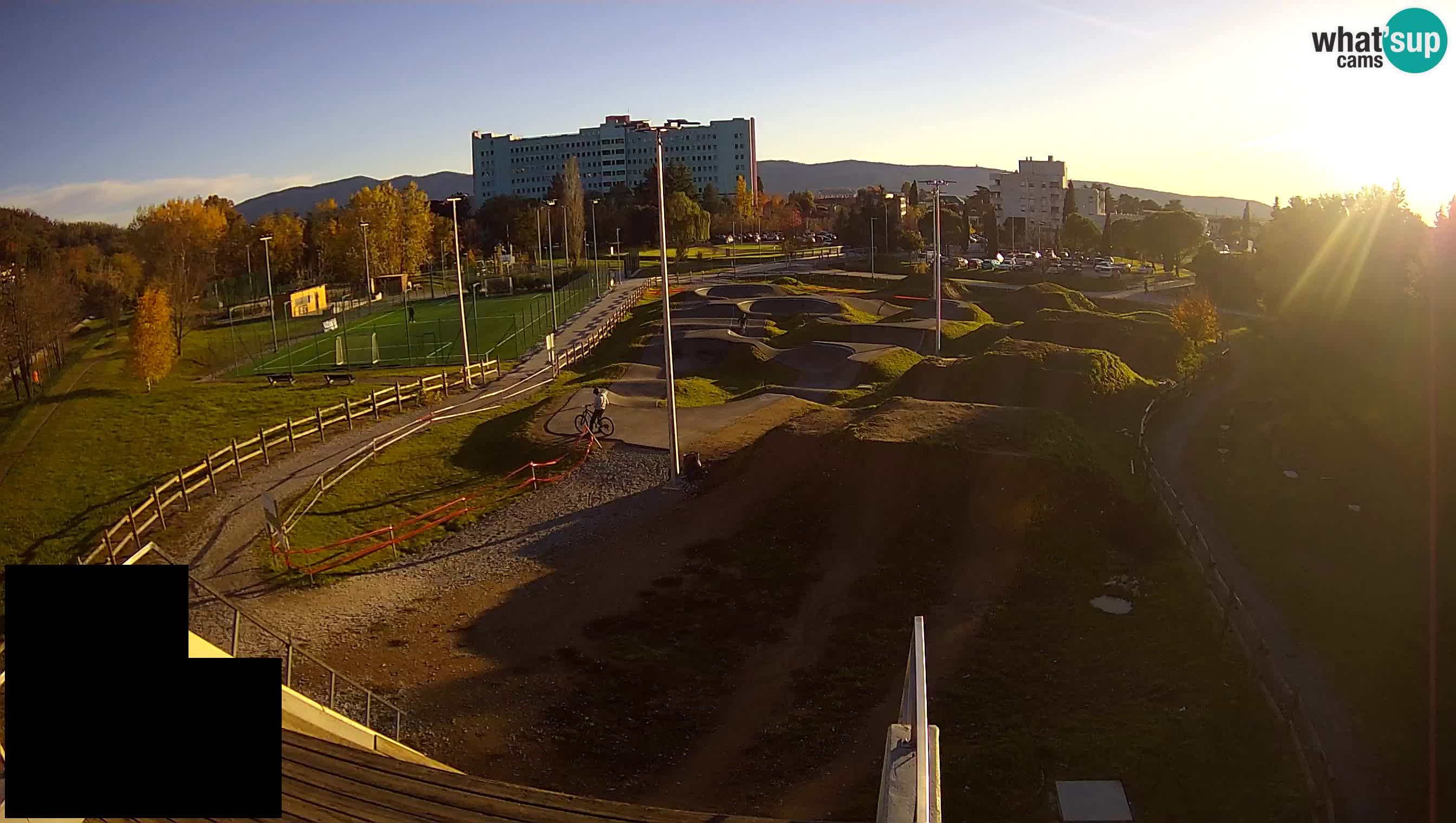 Cámara web en vivo del parque deportivo Šempeter pri Gorici – Eslovenia