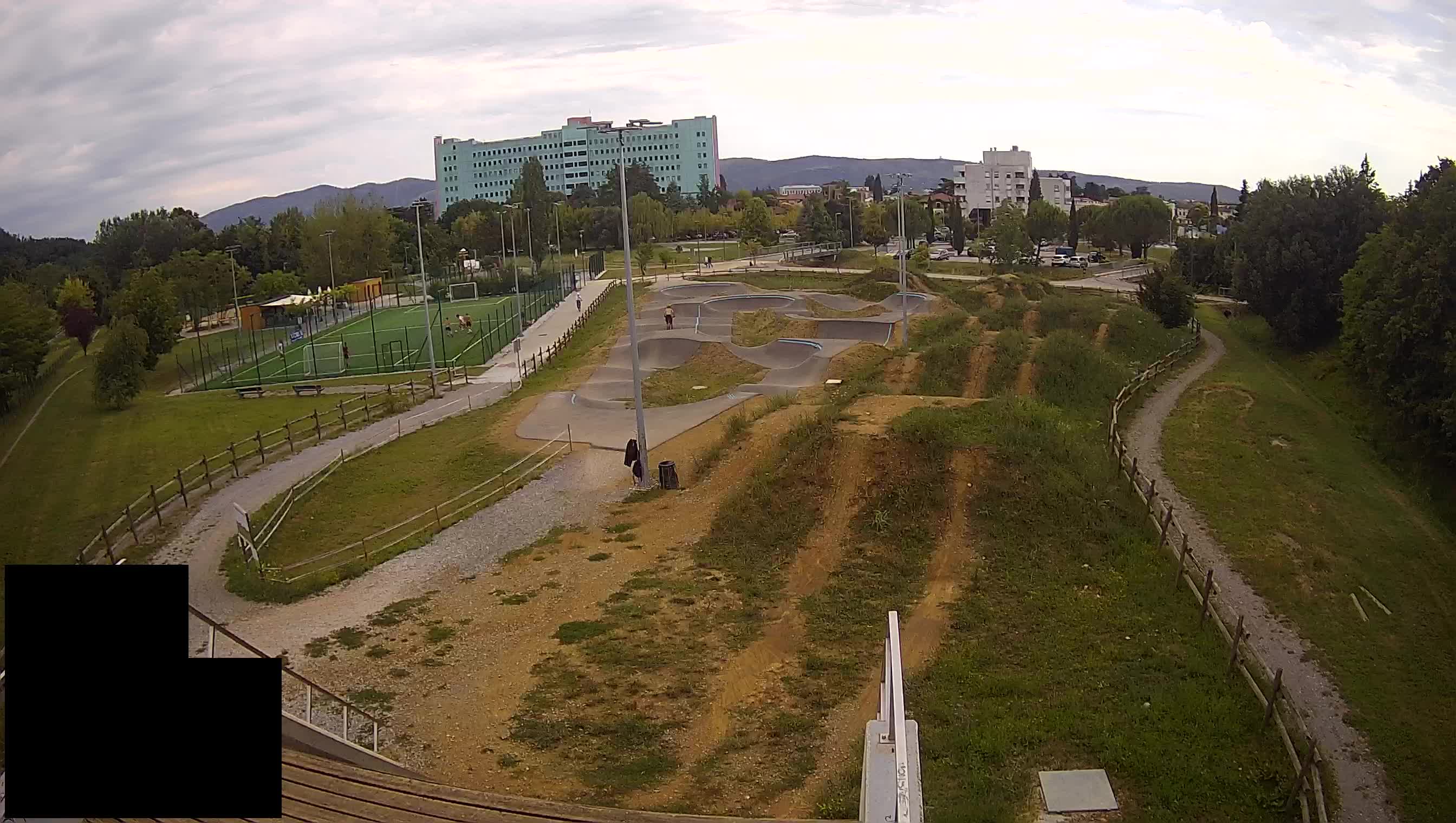 Cámara web en vivo del parque deportivo Šempeter pri Gorici – Eslovenia