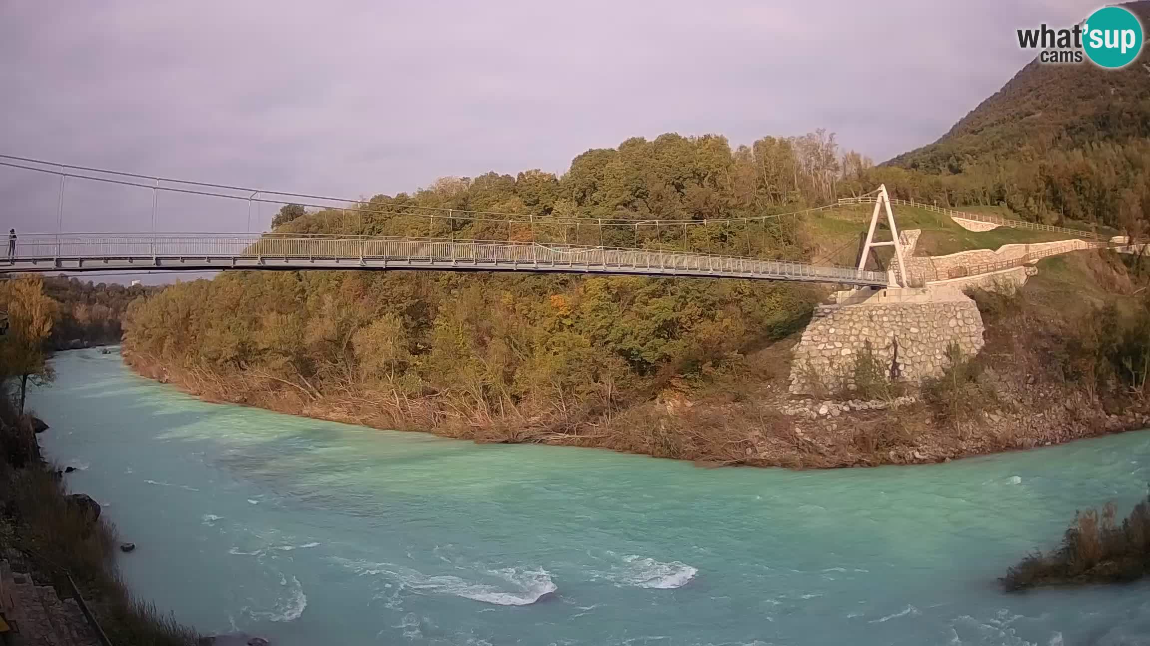 Fußgängerbrücke auf der Soča fluss Webcam Solkan