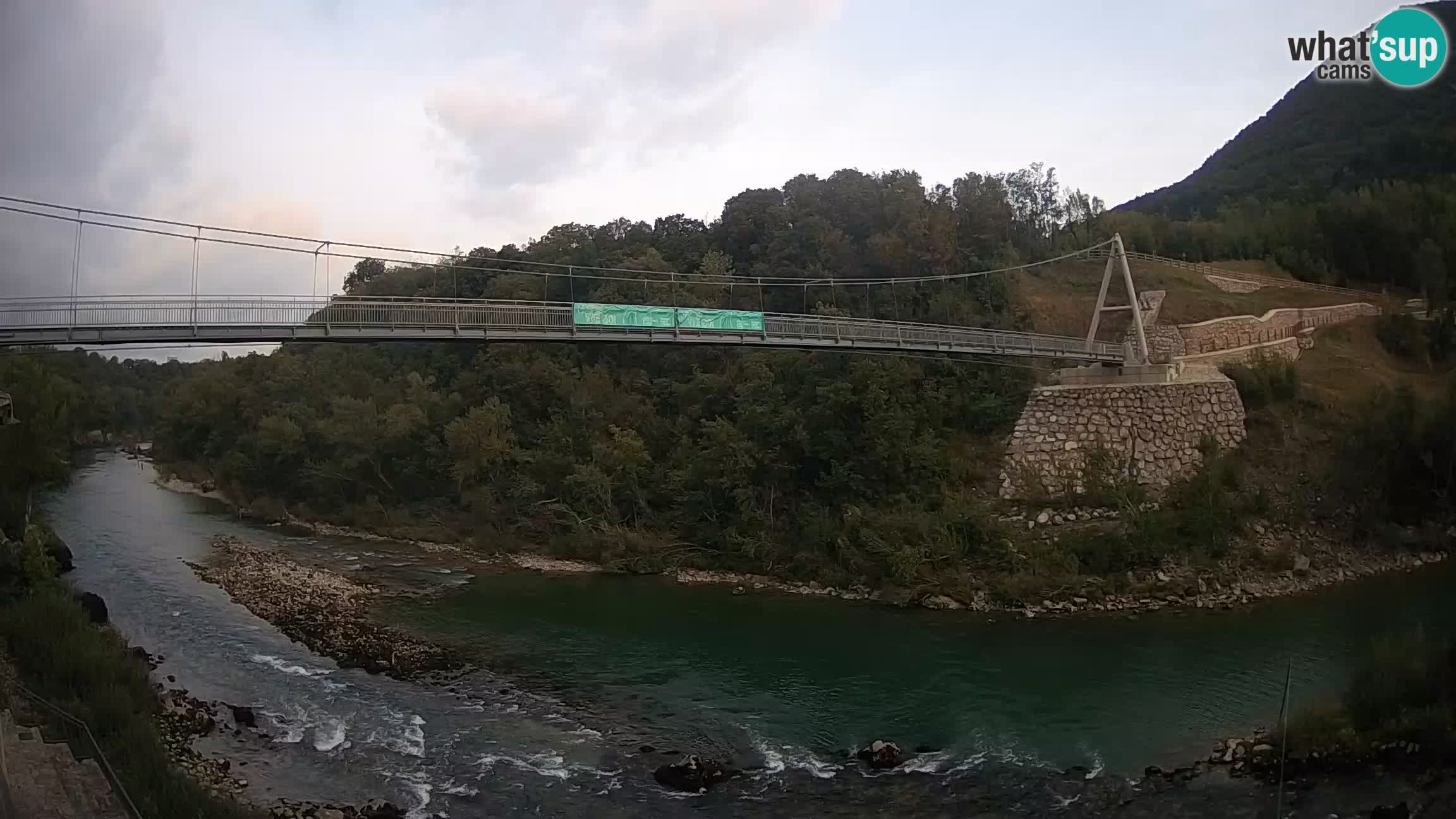 Fußgängerbrücke auf der Soča fluss Webcam Solkan