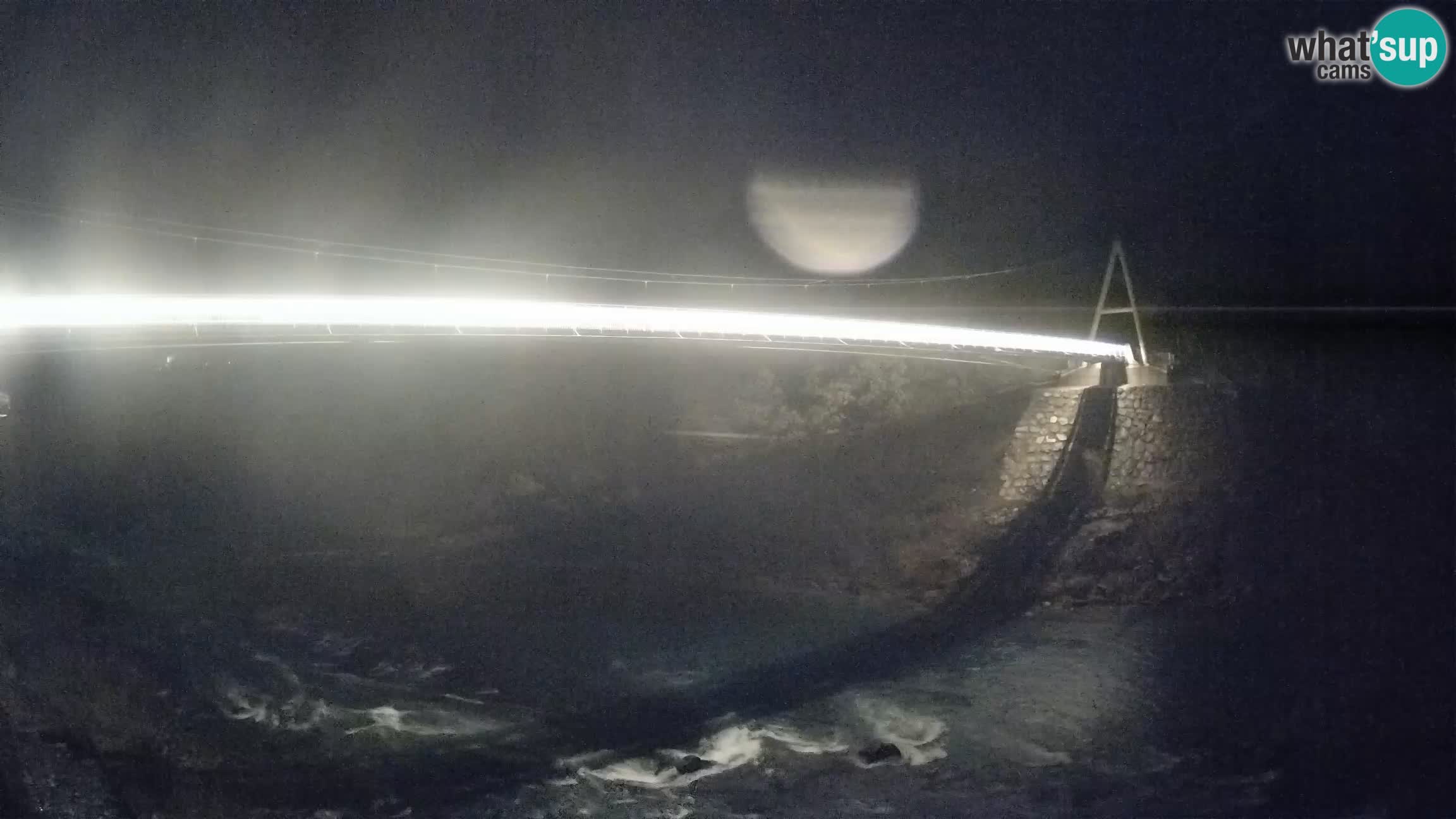 Fußgängerbrücke auf der Soča fluss Webcam Solkan