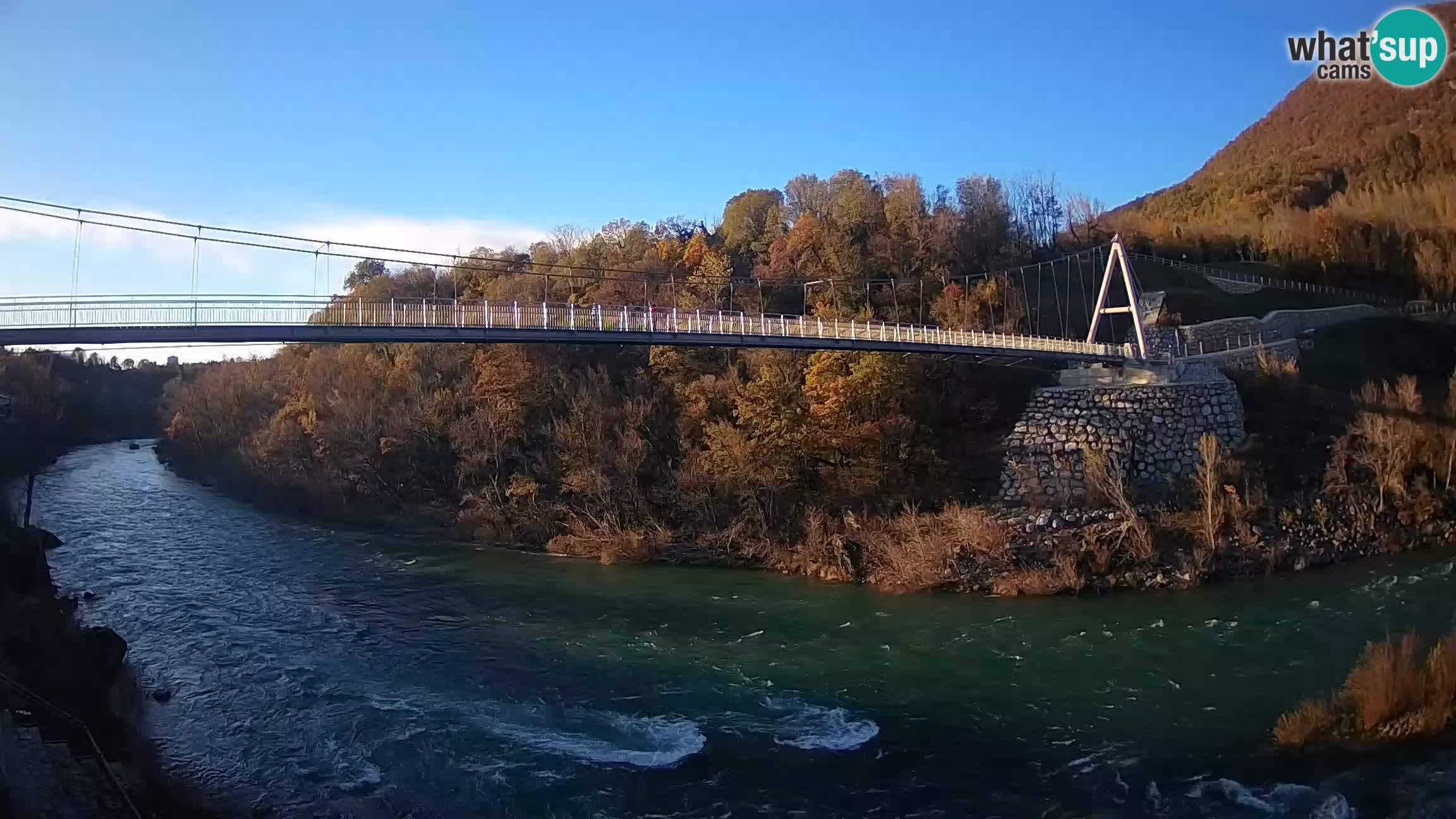 Fußgängerbrücke auf der Soča fluss Webcam Solkan