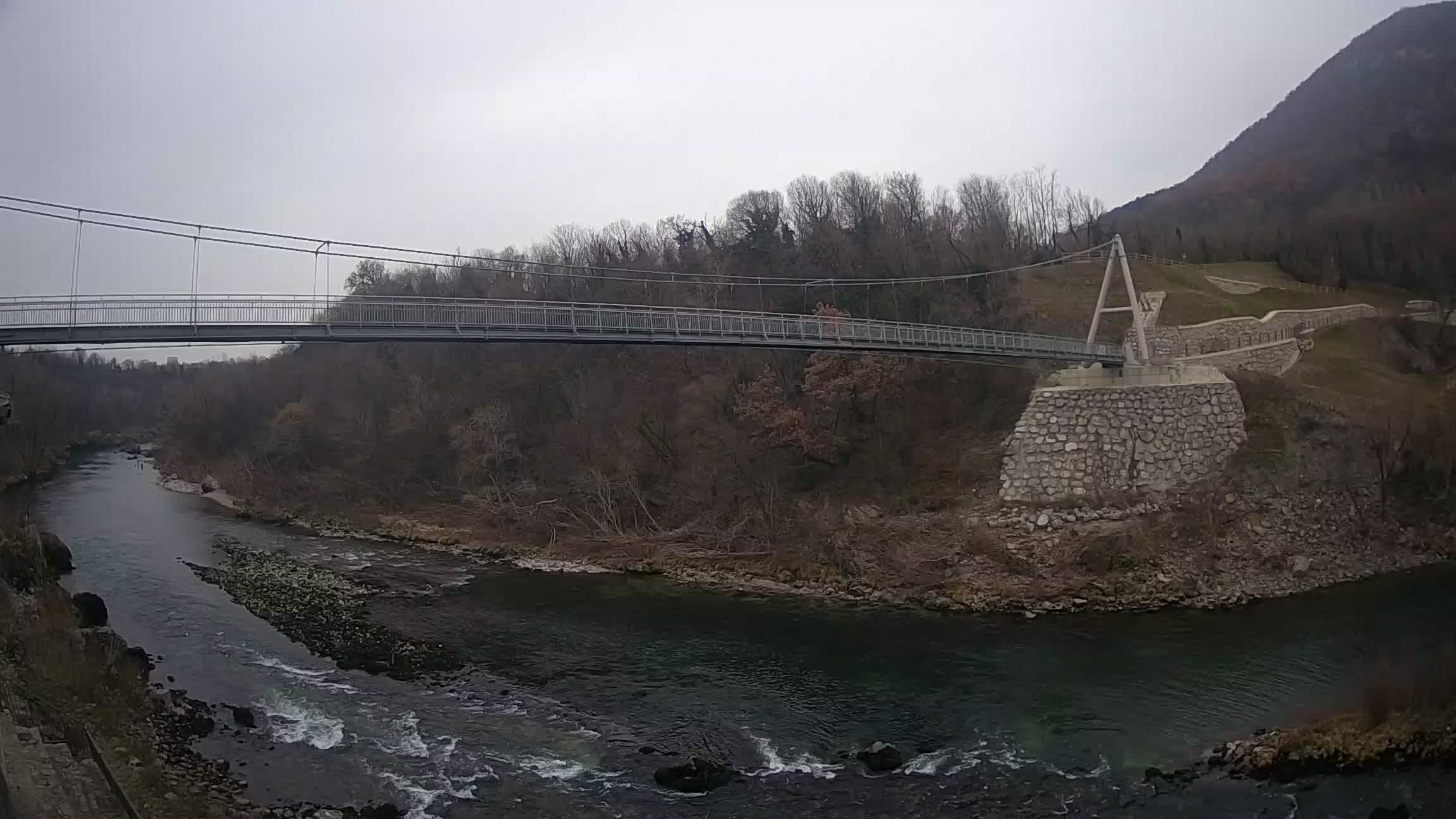 Fußgängerbrücke auf der Soča fluss Webcam Solkan