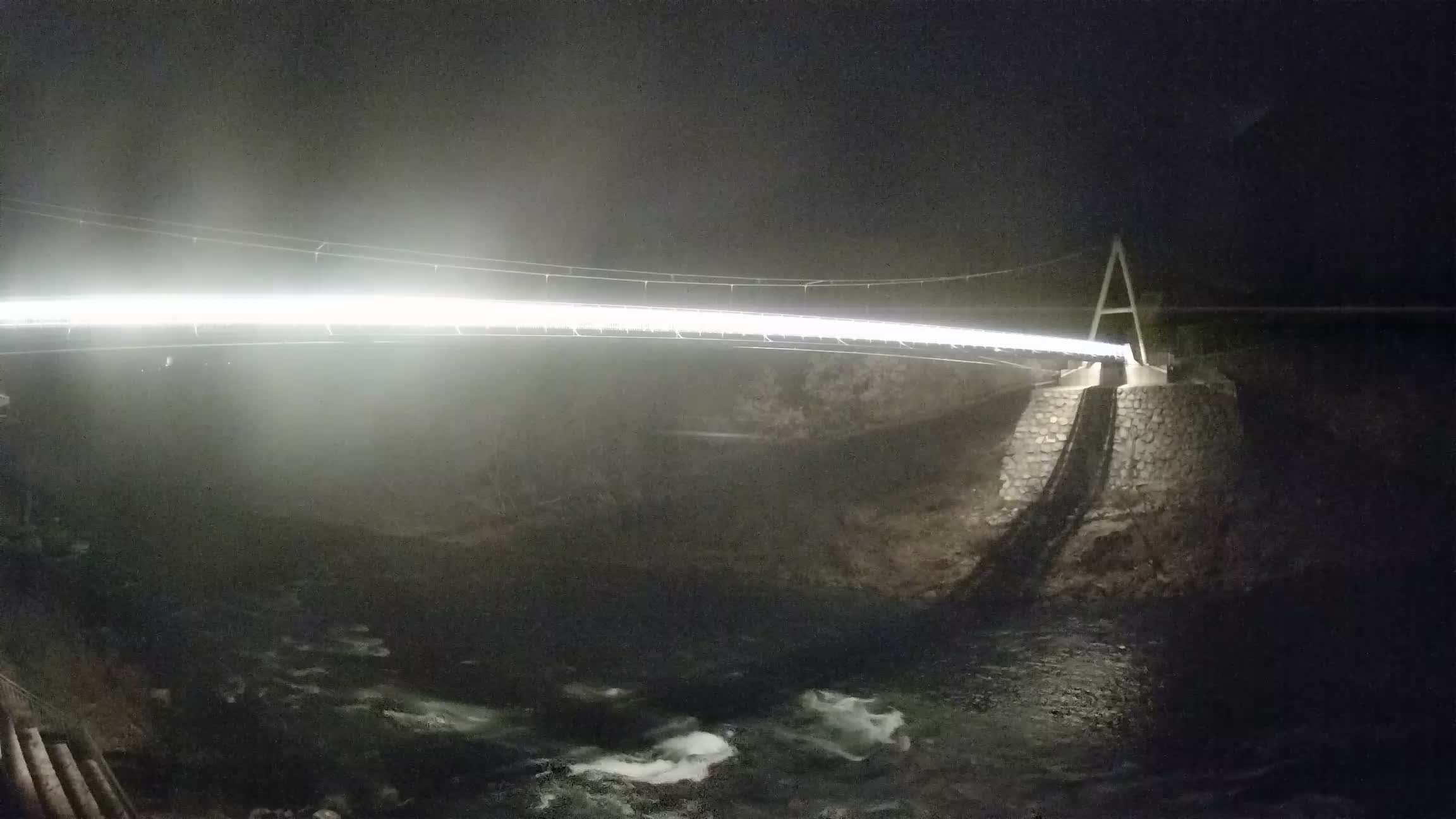 Fußgängerbrücke auf der Soča fluss Webcam Solkan