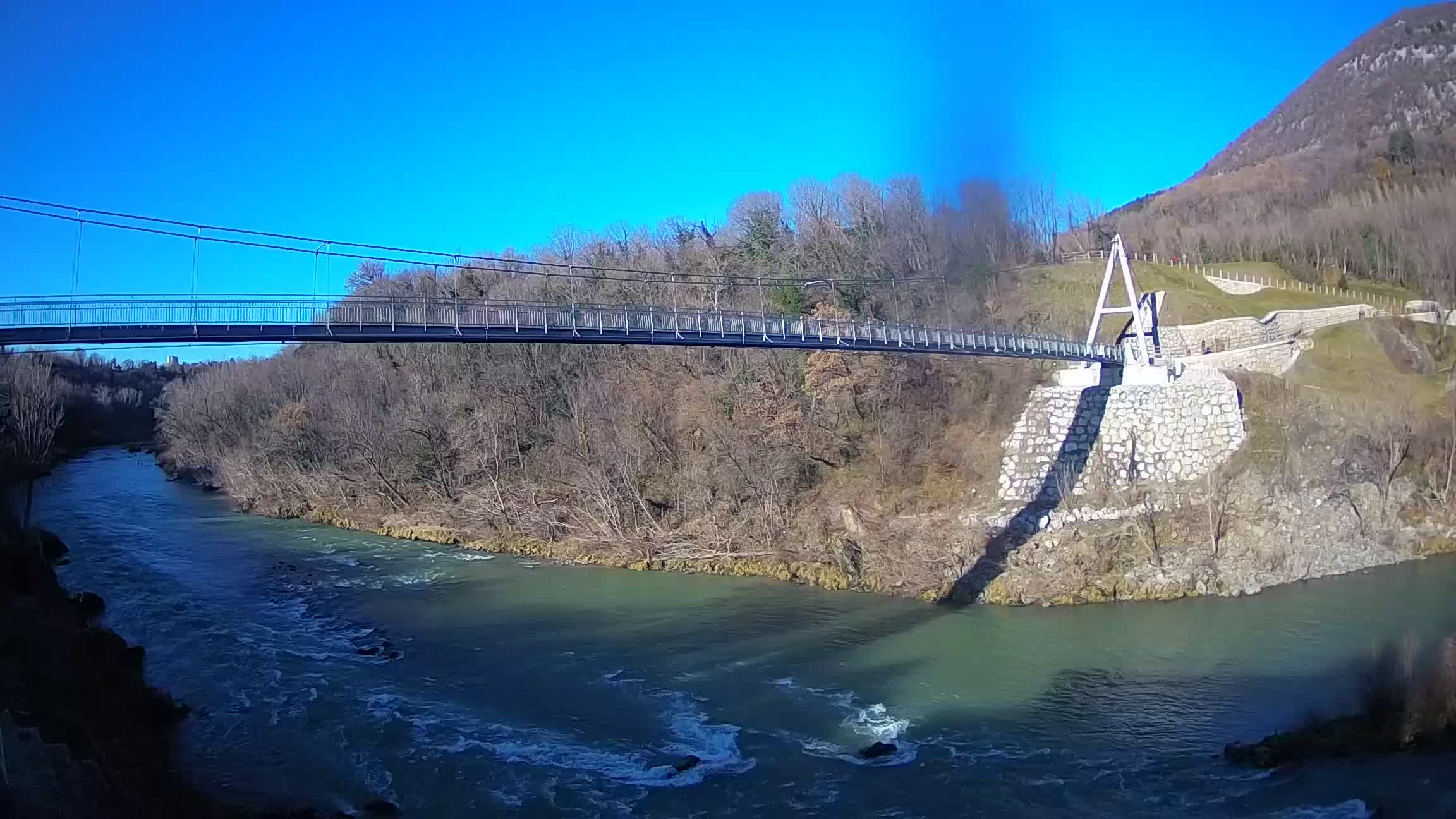 Fußgängerbrücke auf der Soča fluss Webcam Solkan