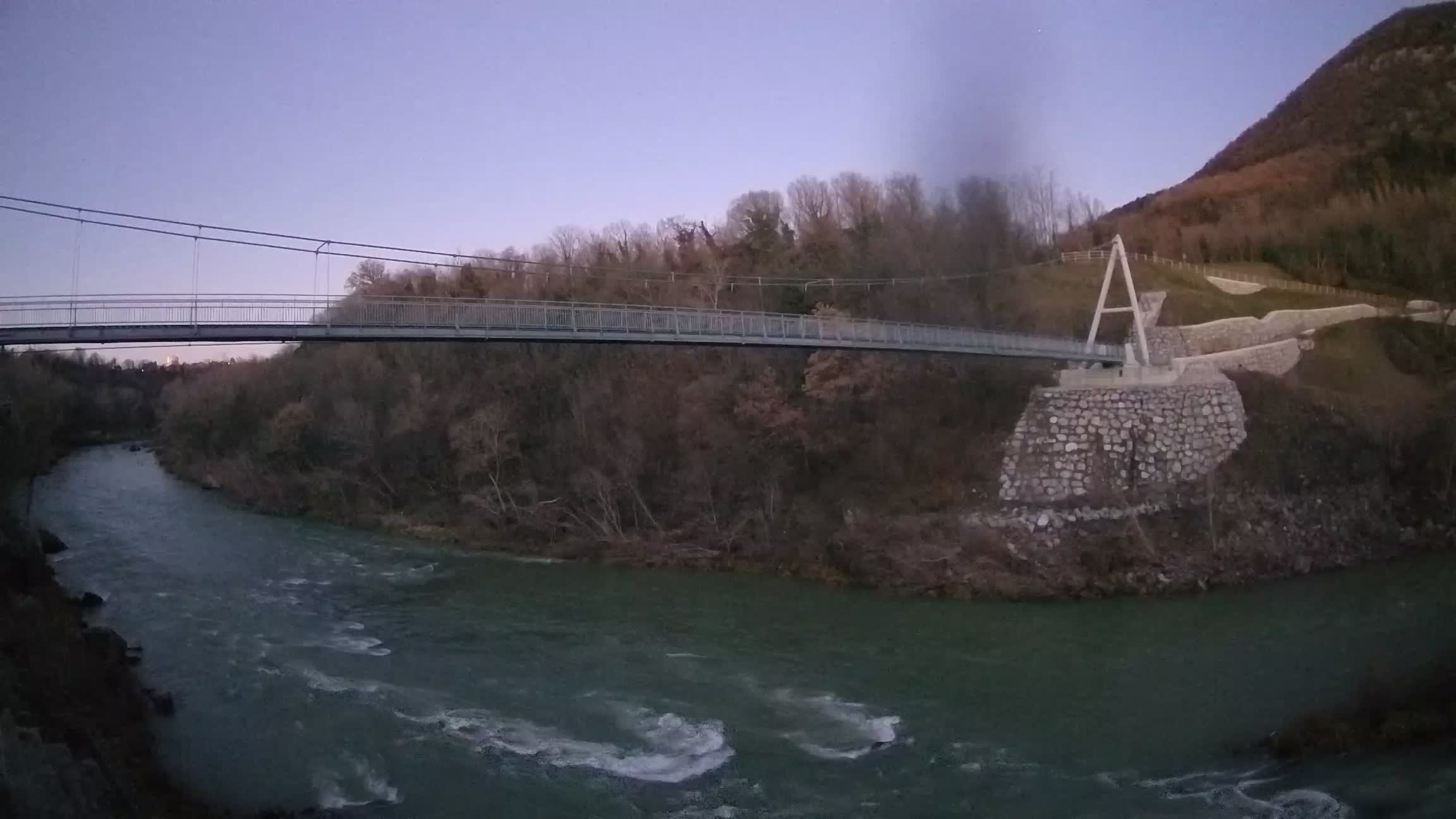 Passerella sul fiume Isonzo webcam Salcano