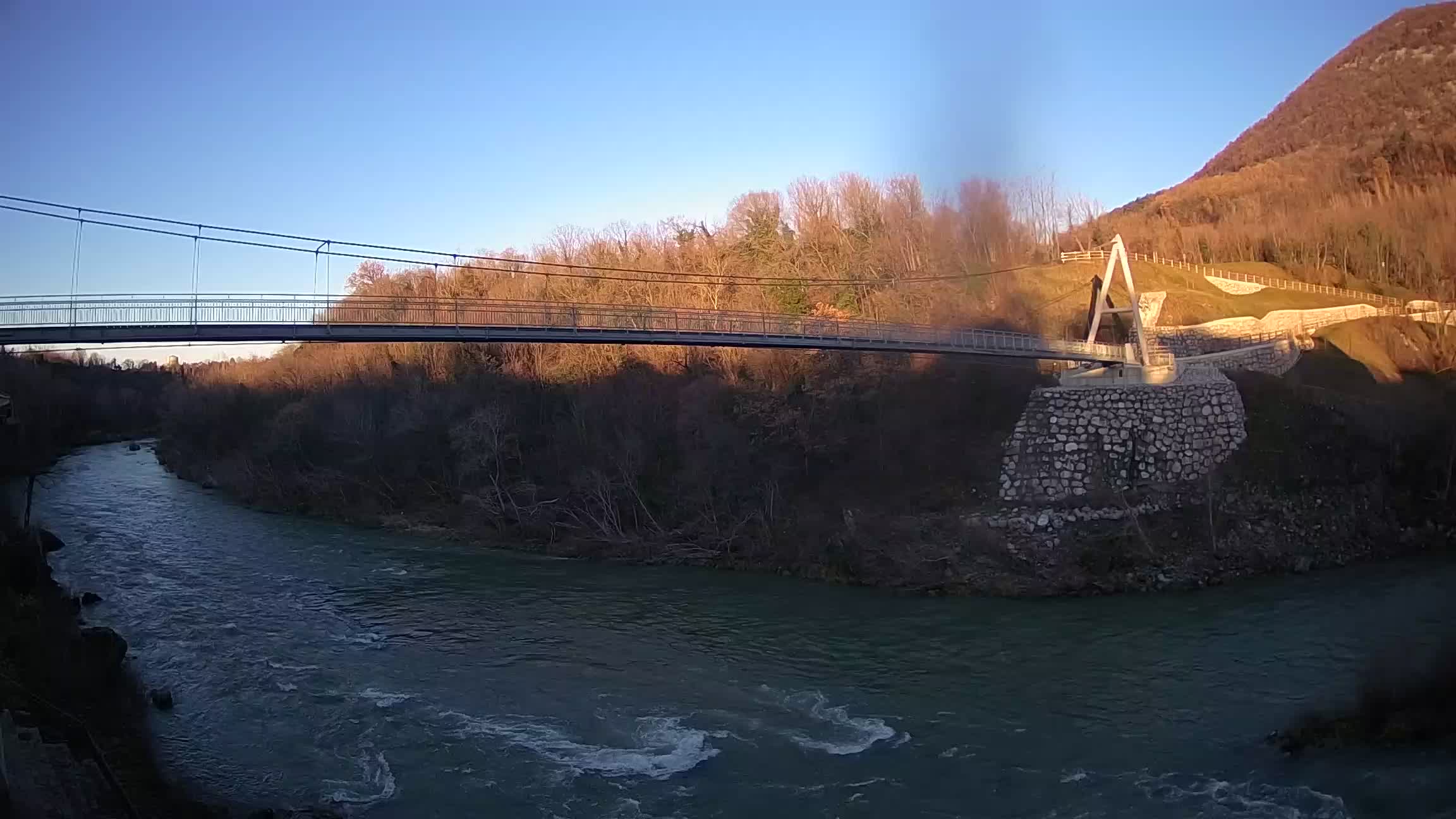 Fußgängerbrücke auf der Soča fluss Webcam Solkan