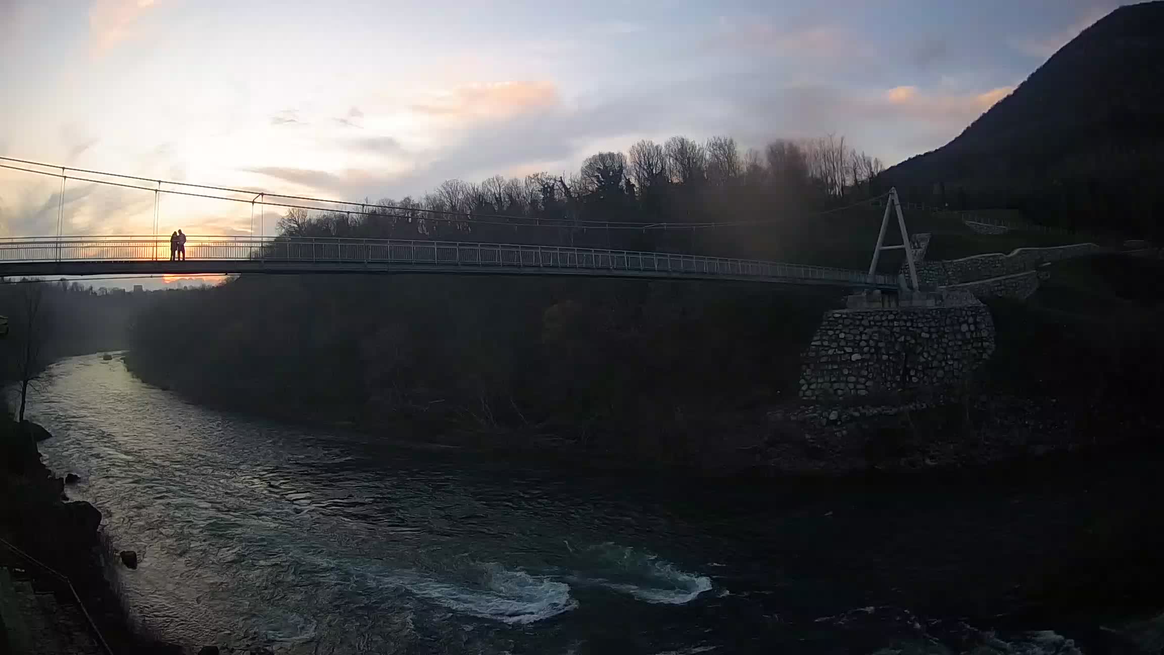 Fußgängerbrücke auf der Soča fluss Webcam Solkan