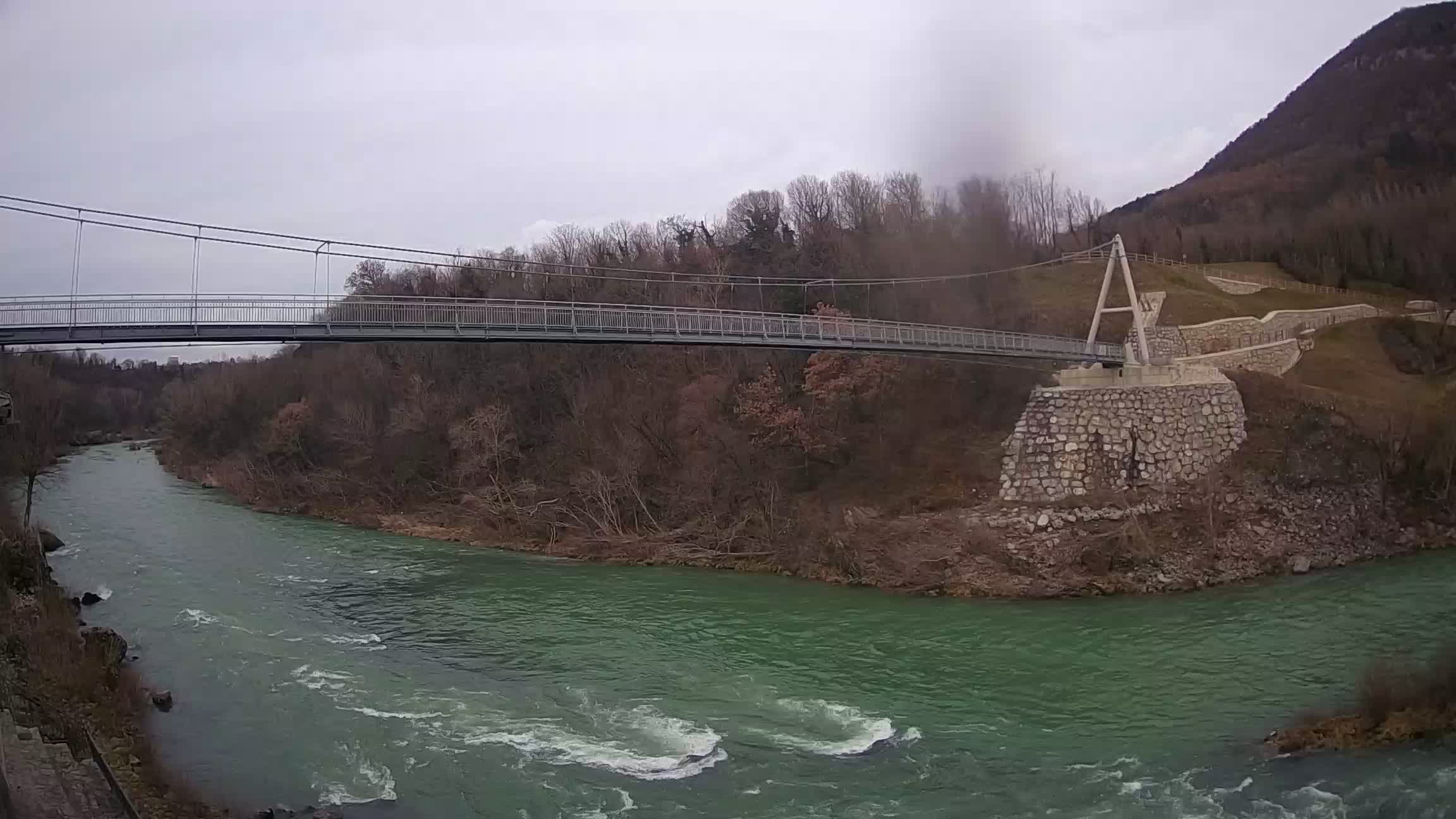 Fußgängerbrücke auf der Soča fluss Webcam Solkan