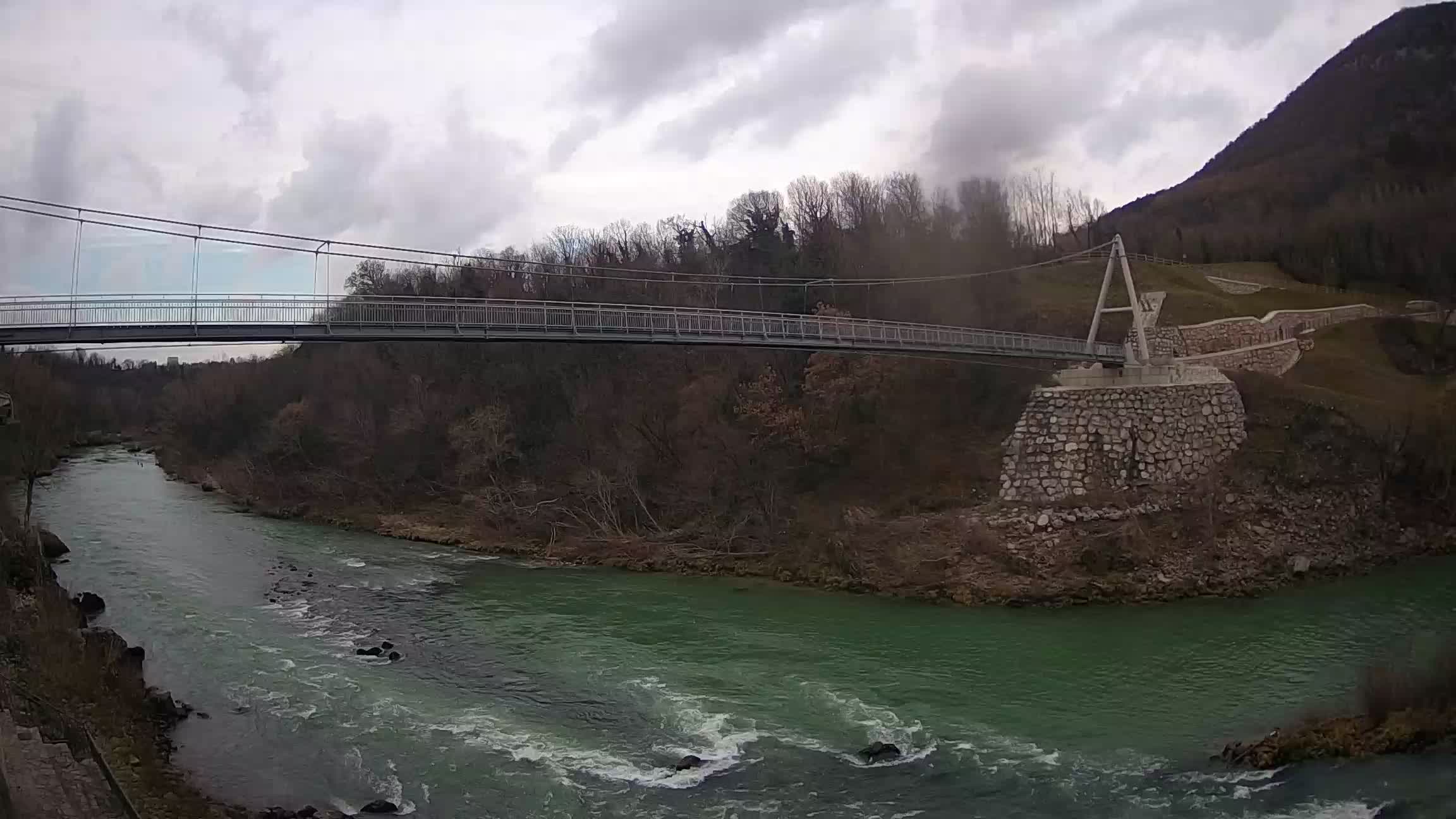 Passerella sul fiume Isonzo webcam Salcano