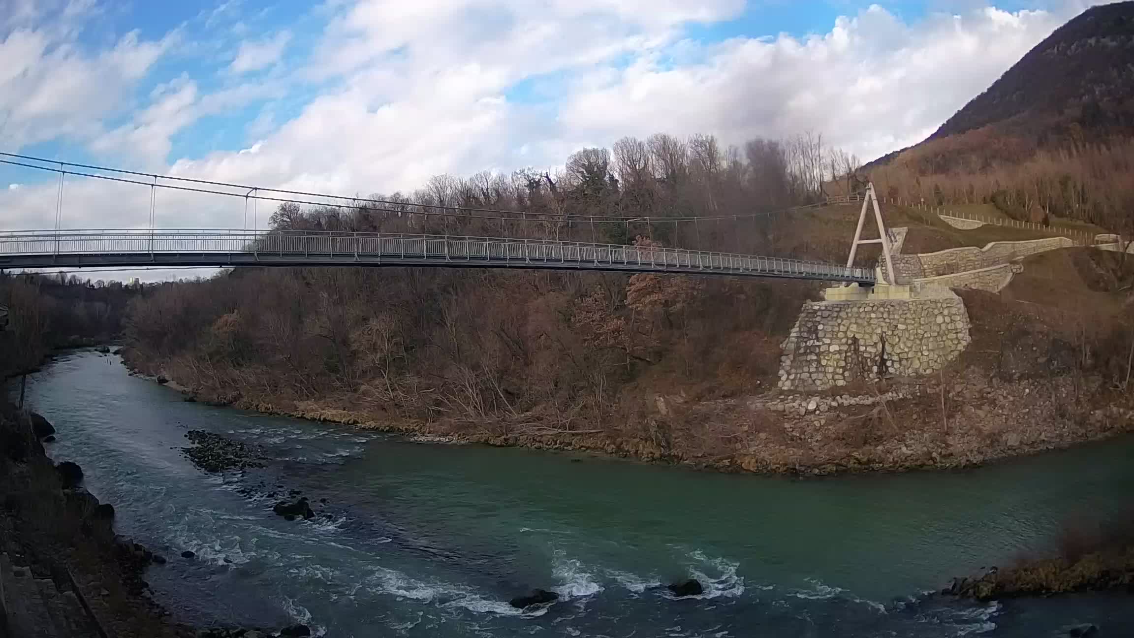 Fußgängerbrücke auf der Soča fluss Webcam Solkan