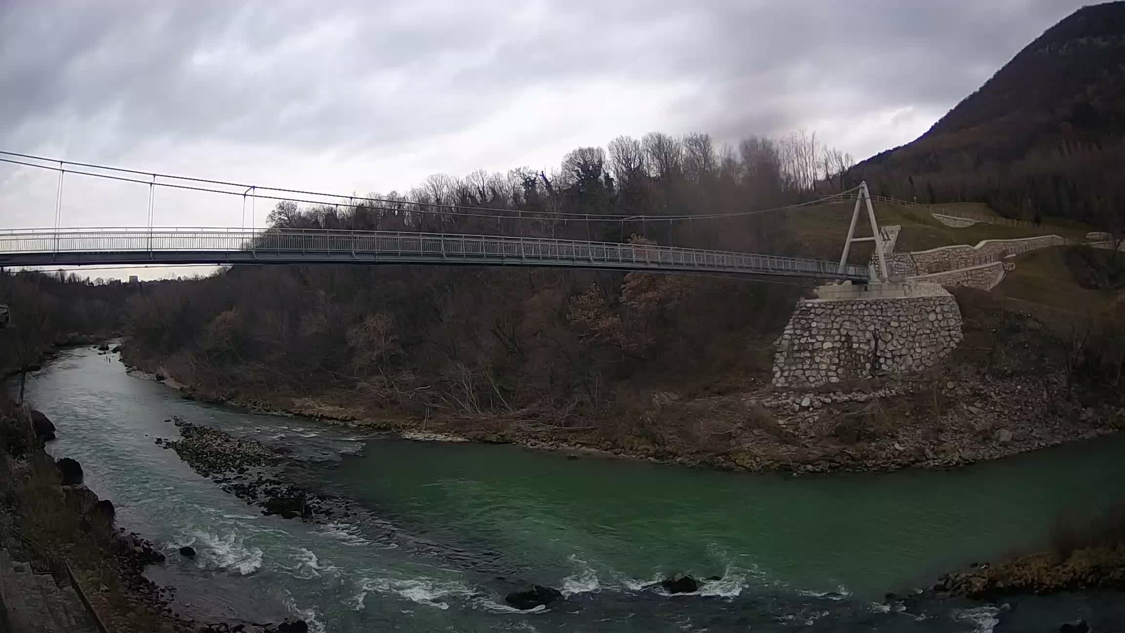 Fußgängerbrücke auf der Soča fluss Webcam Solkan