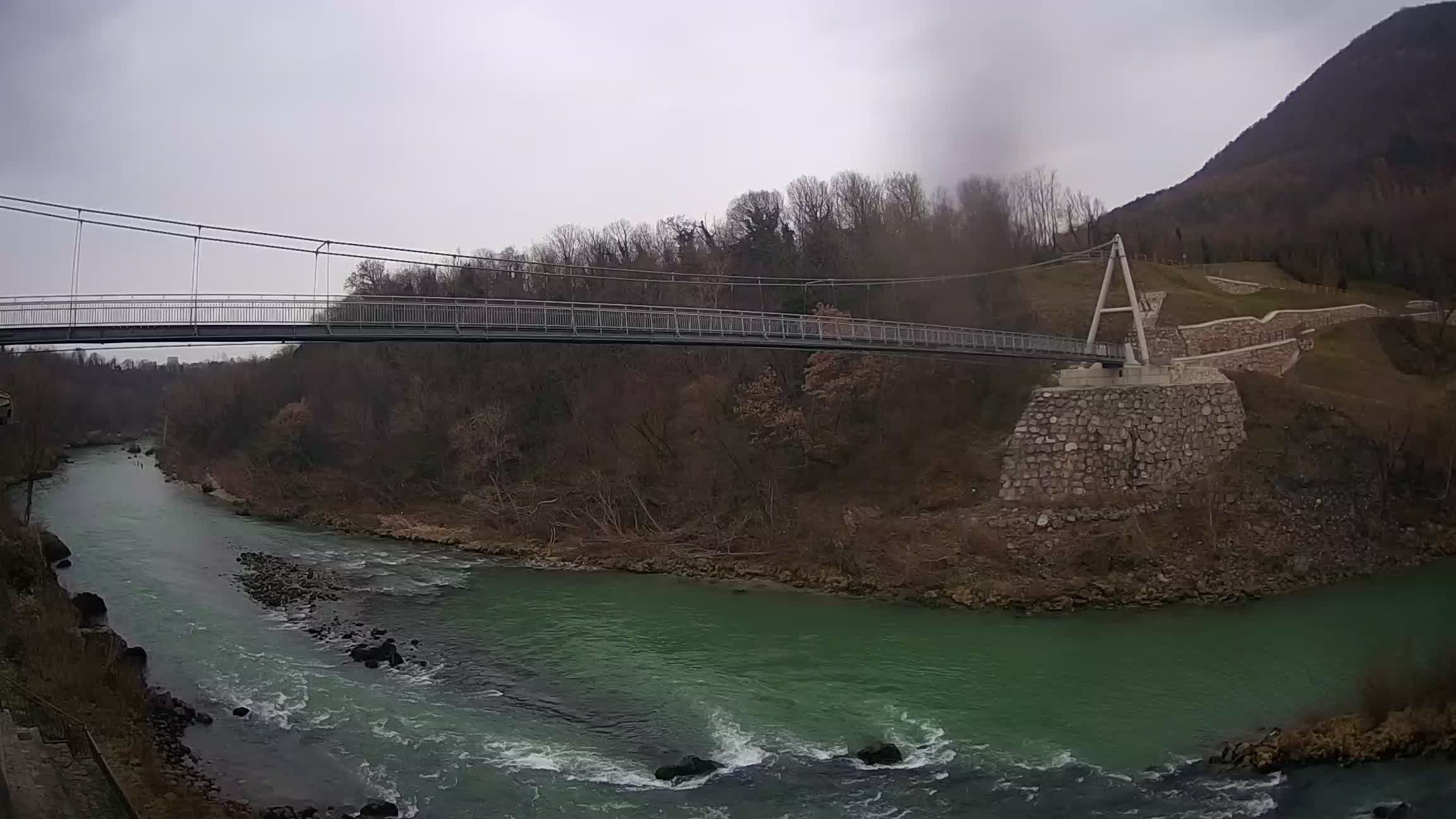 Fußgängerbrücke auf der Soča fluss Webcam Solkan