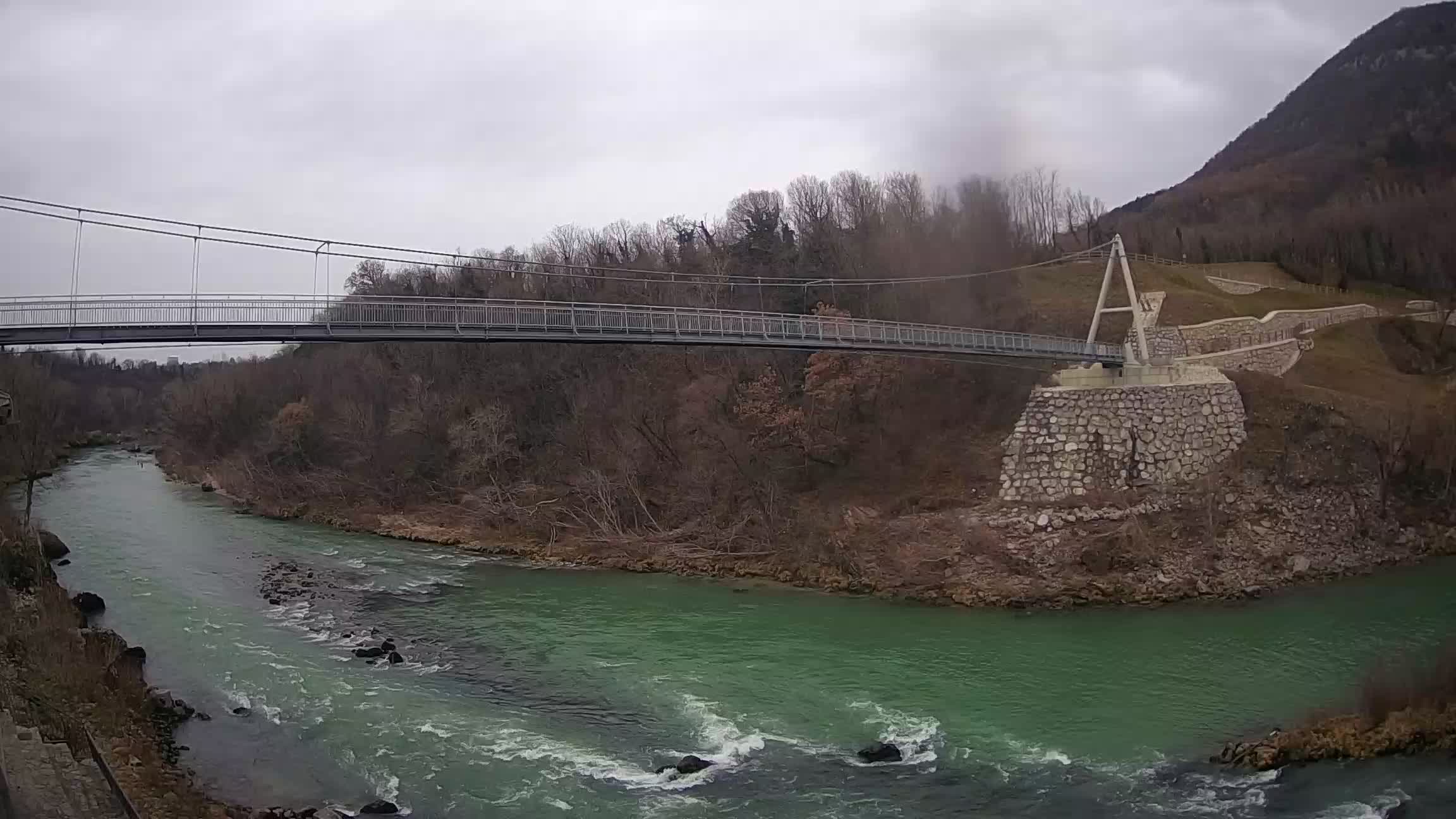 Fußgängerbrücke auf der Soča fluss Webcam Solkan