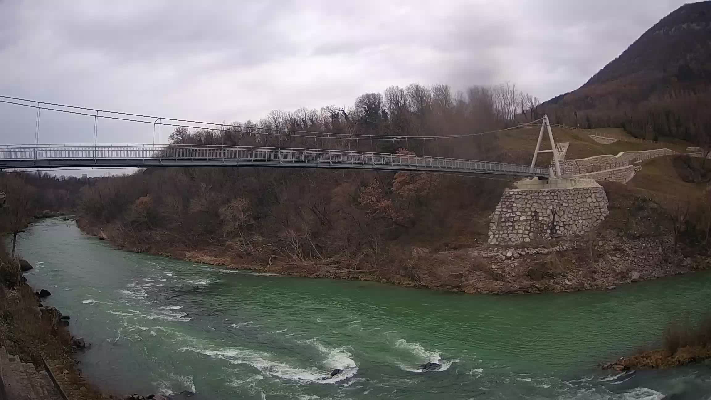 Fußgängerbrücke auf der Soča fluss Webcam Solkan