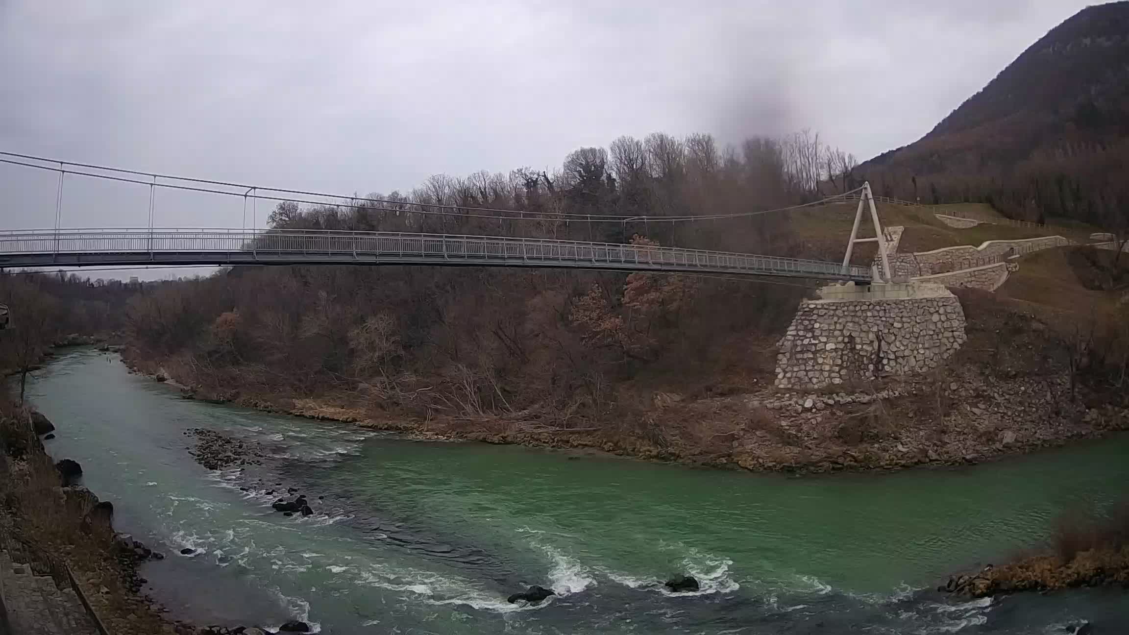 Fußgängerbrücke auf der Soča fluss Webcam Solkan