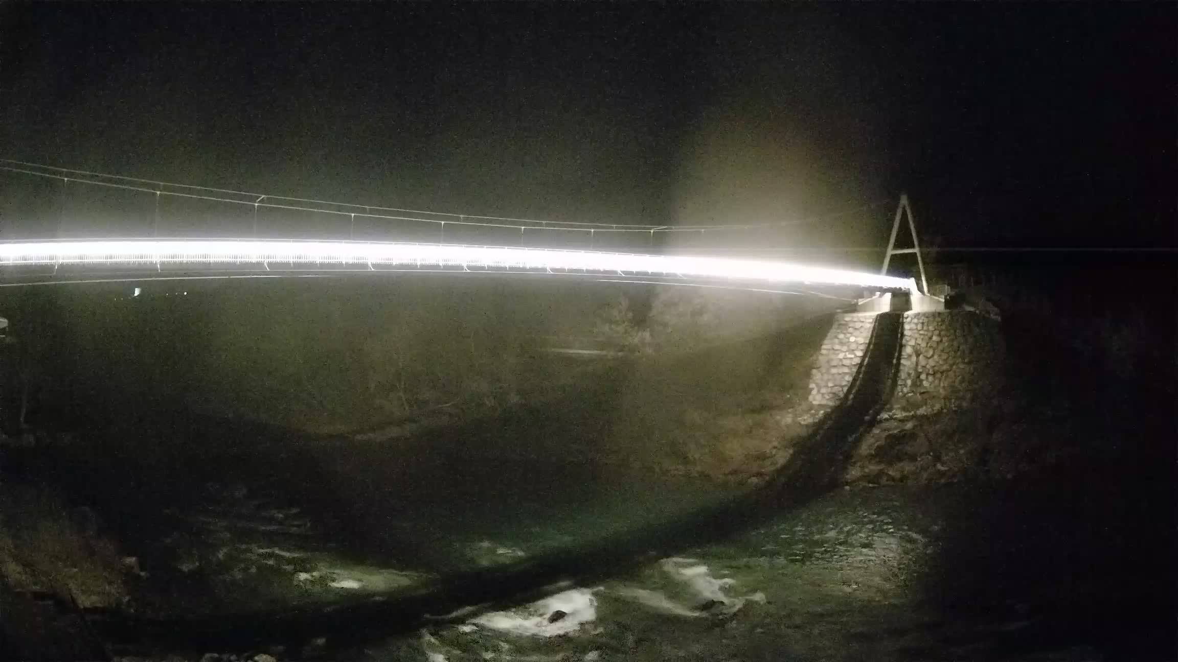 Fußgängerbrücke auf der Soča fluss Webcam Solkan