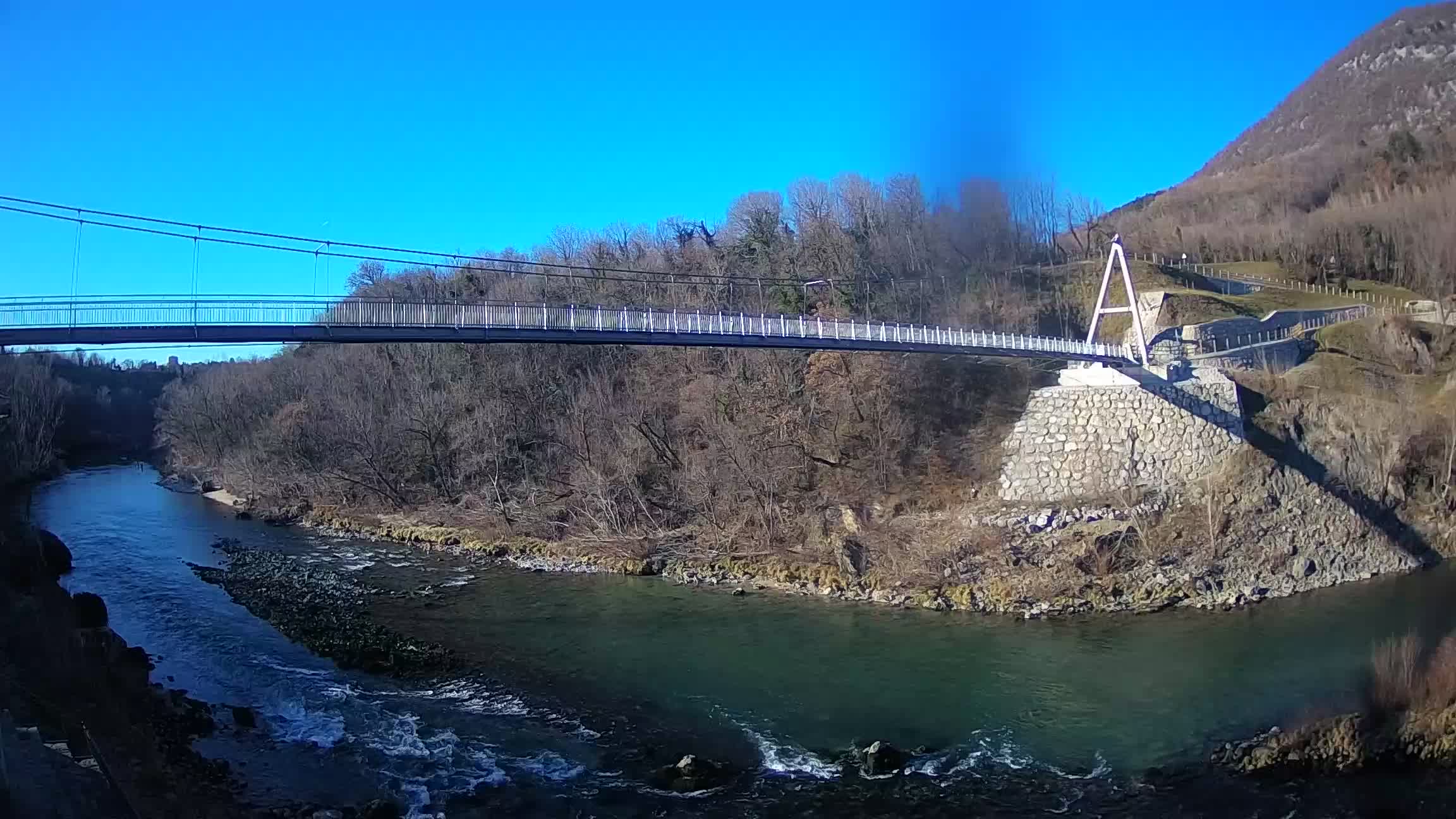 Fußgängerbrücke auf der Soča fluss Webcam Solkan