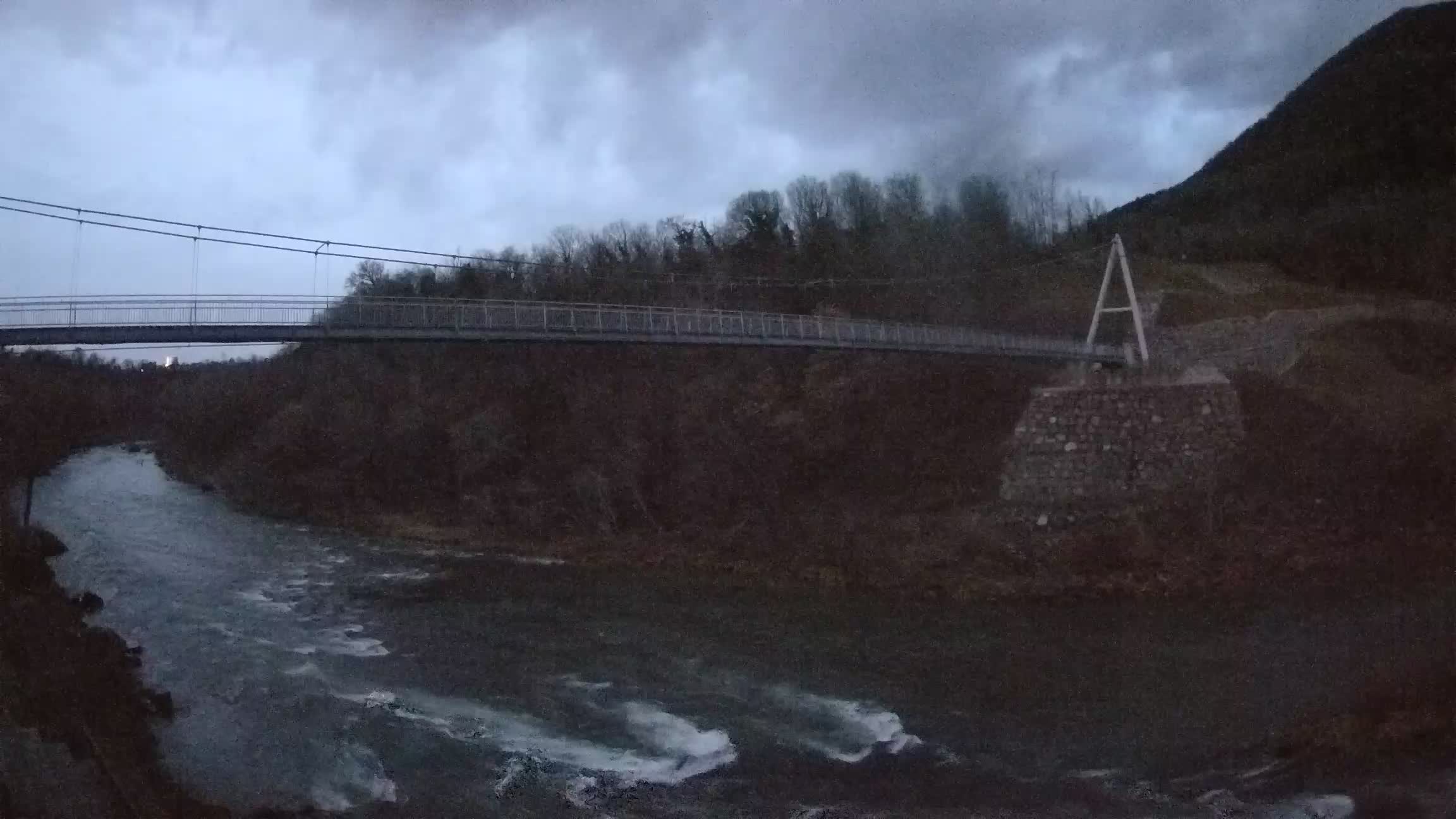 Passerella sul fiume Isonzo webcam Salcano