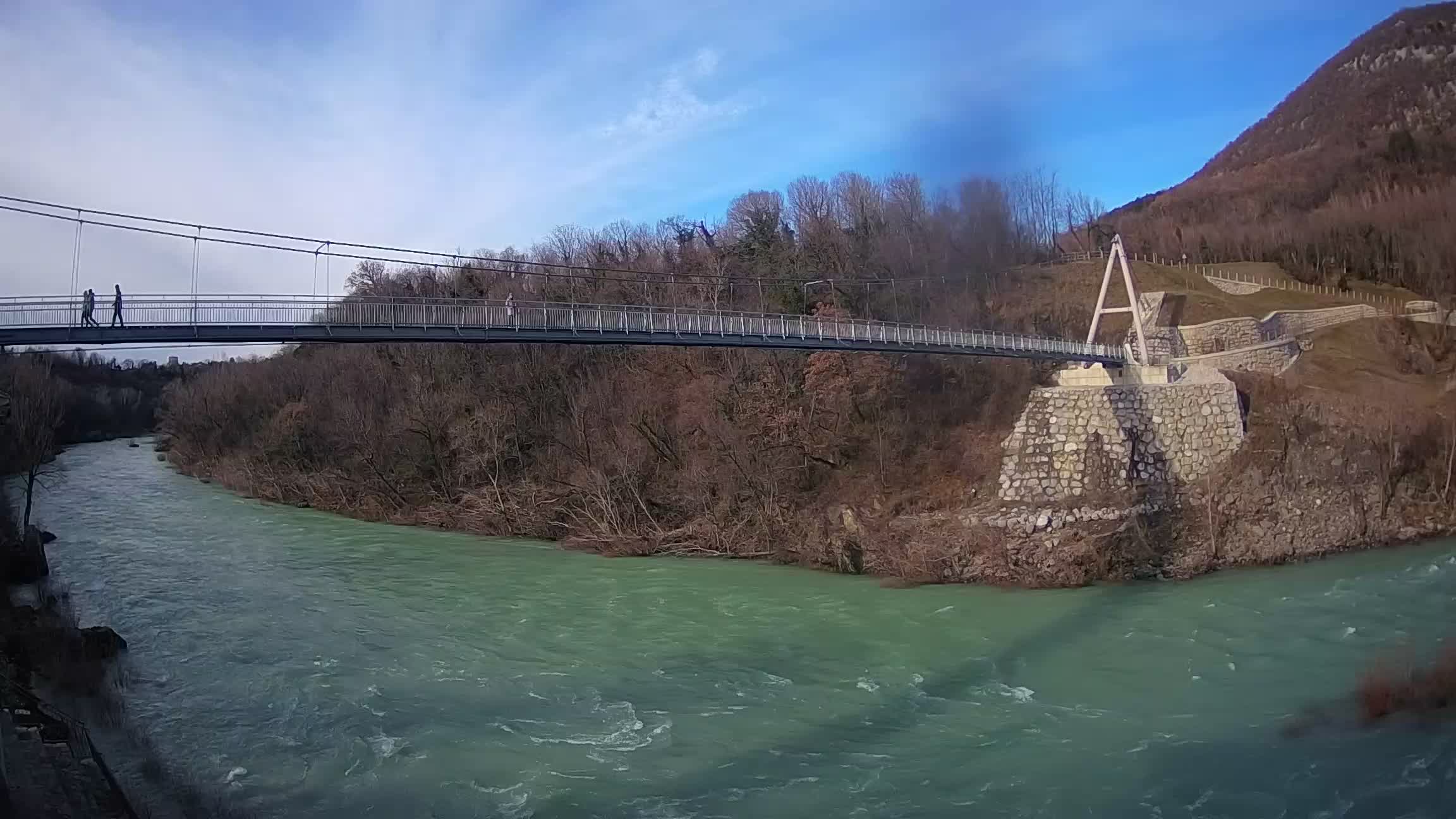 Fußgängerbrücke auf der Soča fluss Webcam Solkan