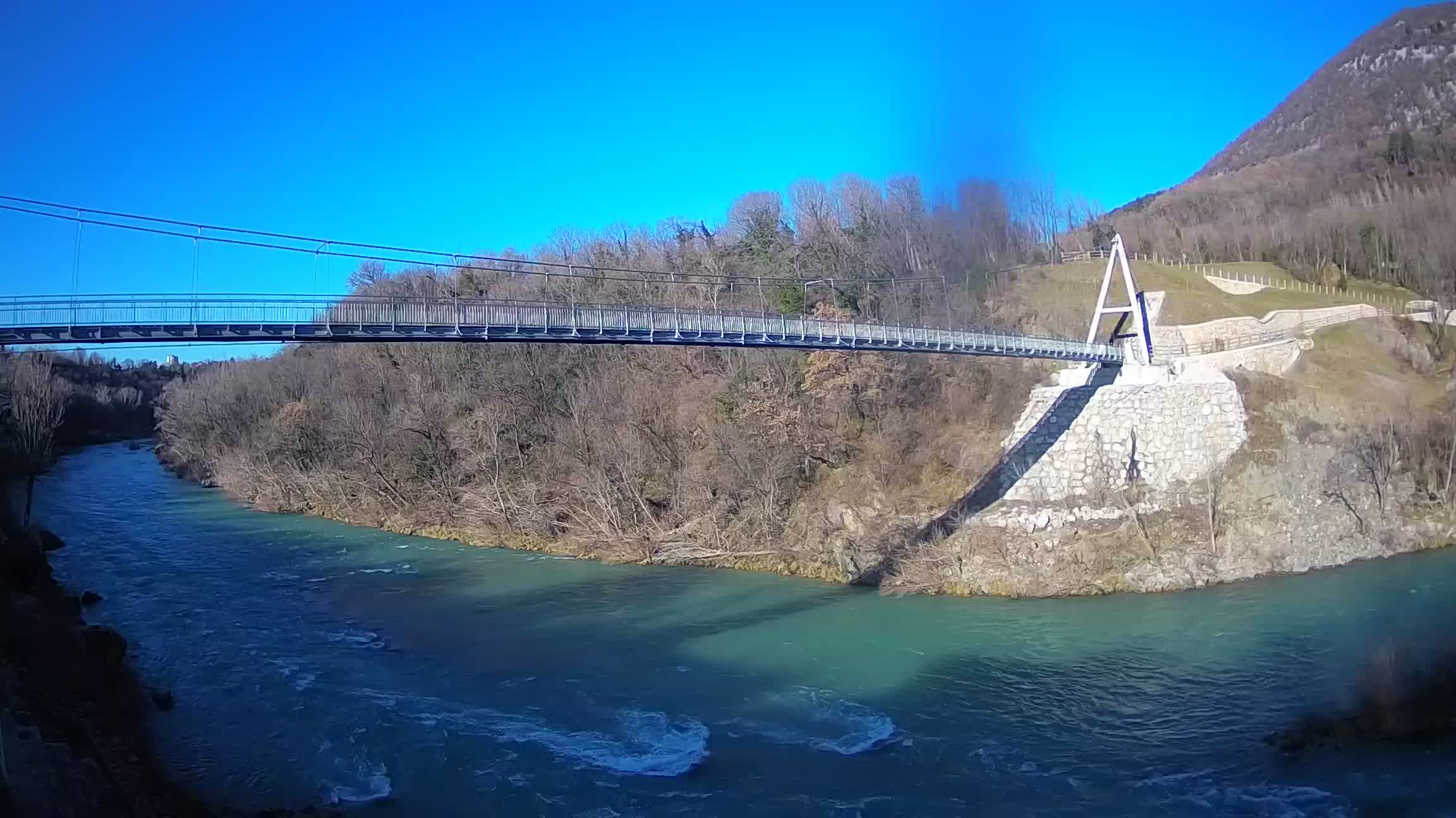 Fußgängerbrücke auf der Soča fluss Webcam Solkan