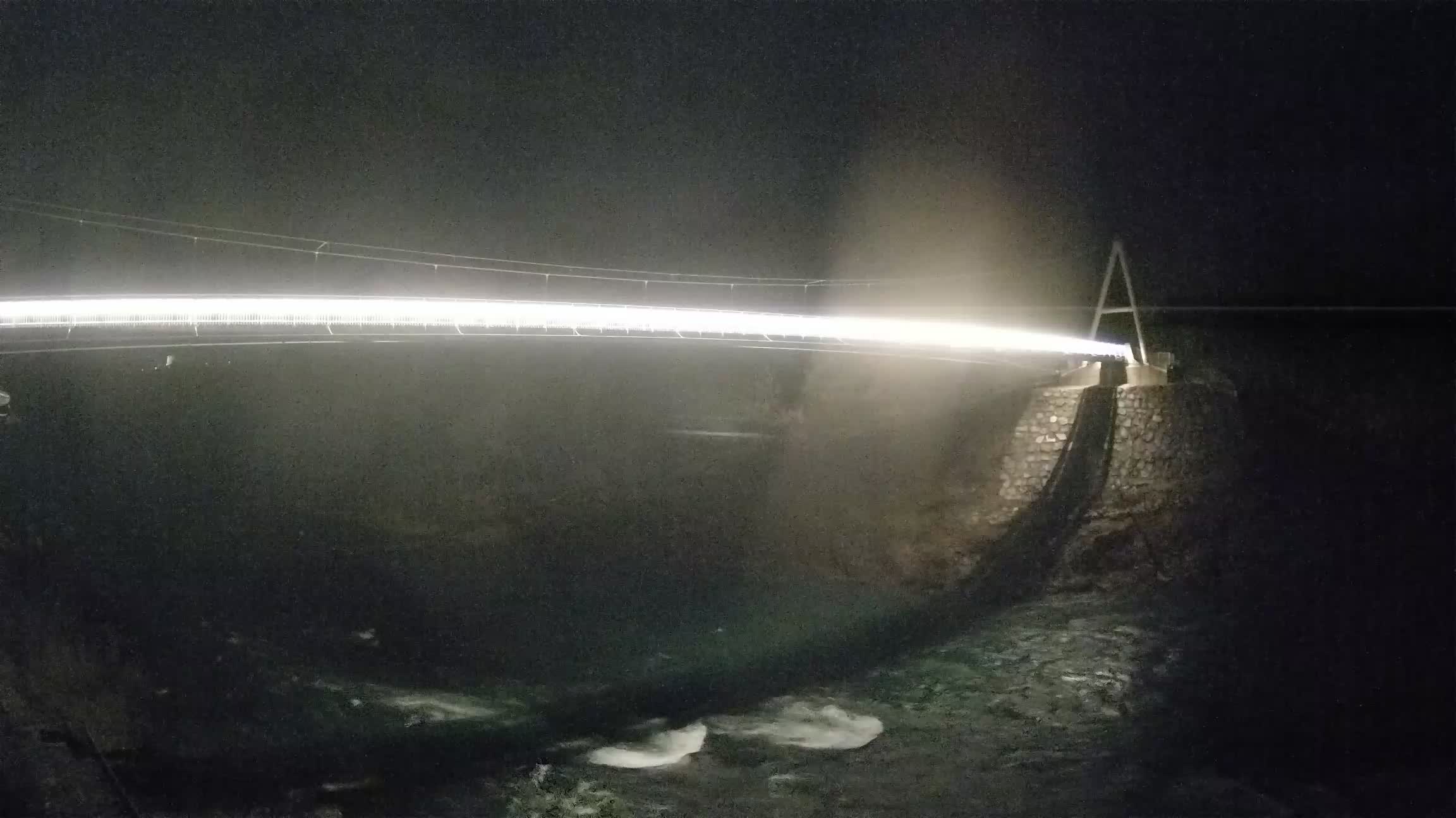 Fußgängerbrücke auf der Soča fluss Webcam Solkan