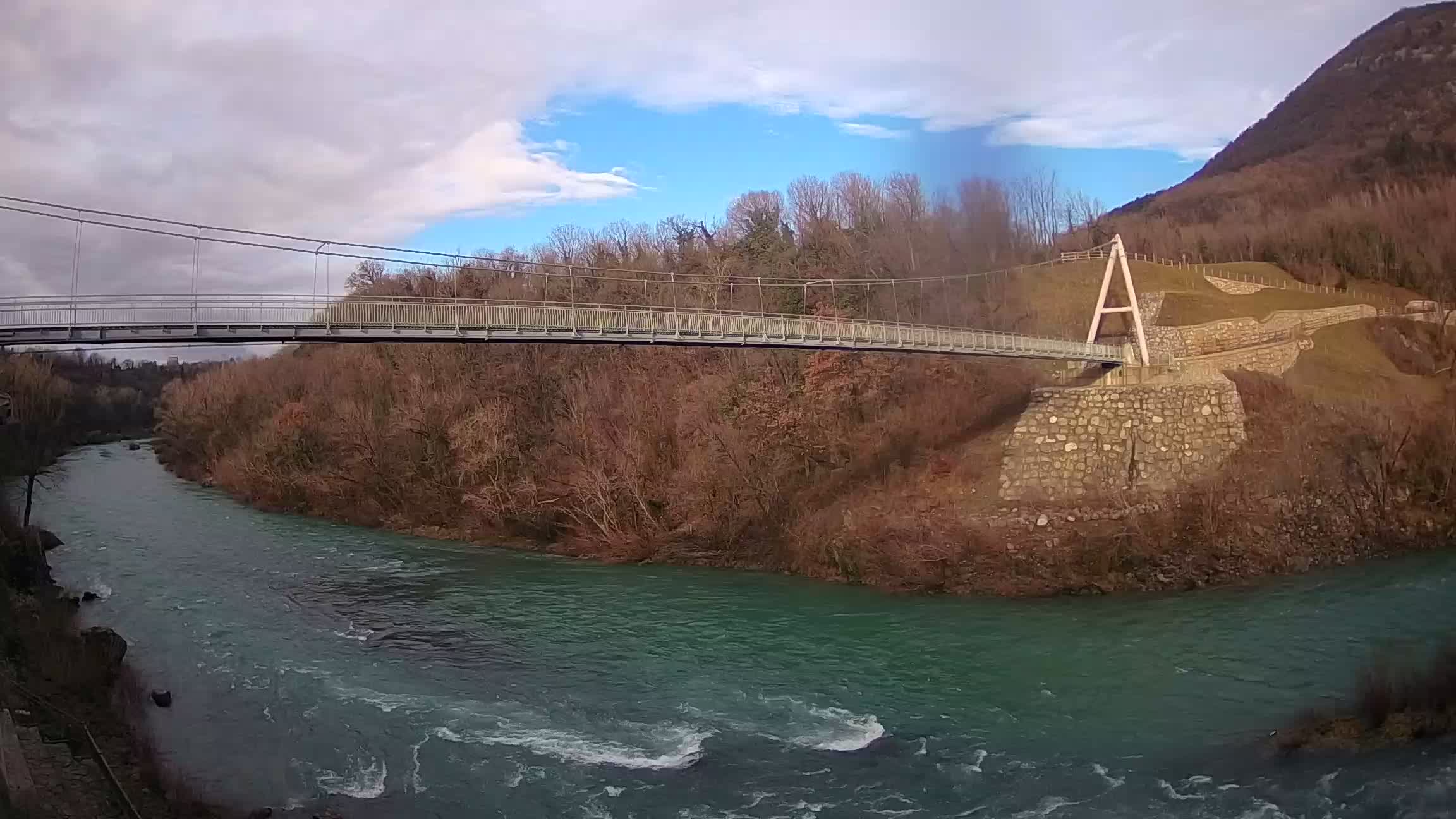 Fußgängerbrücke auf der Soča fluss Webcam Solkan