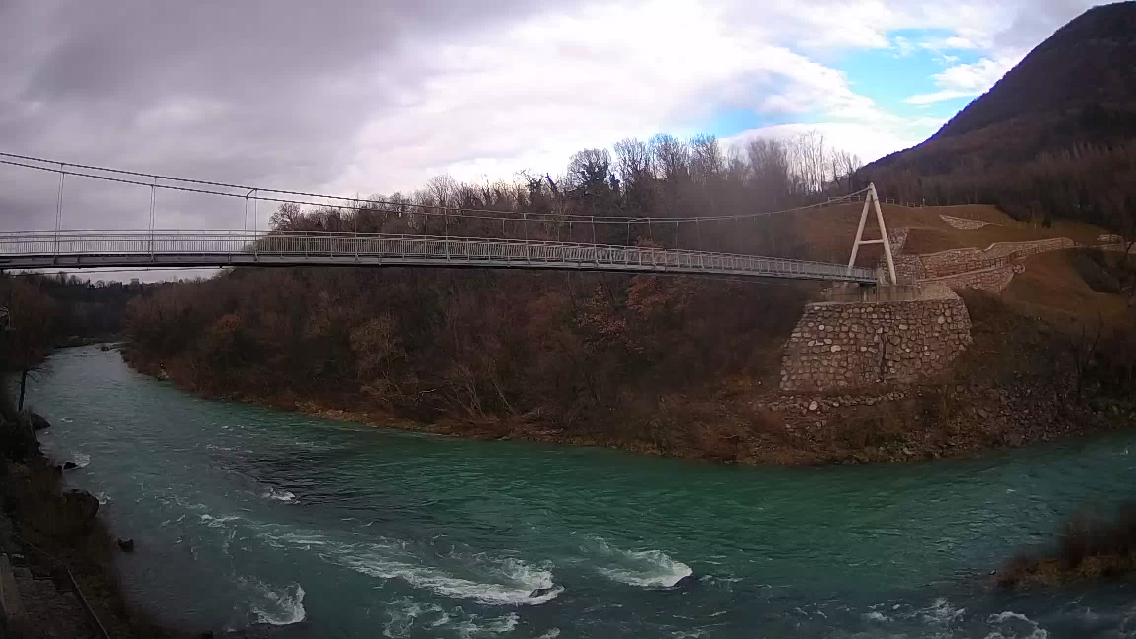 Passerella sul fiume Isonzo webcam Salcano