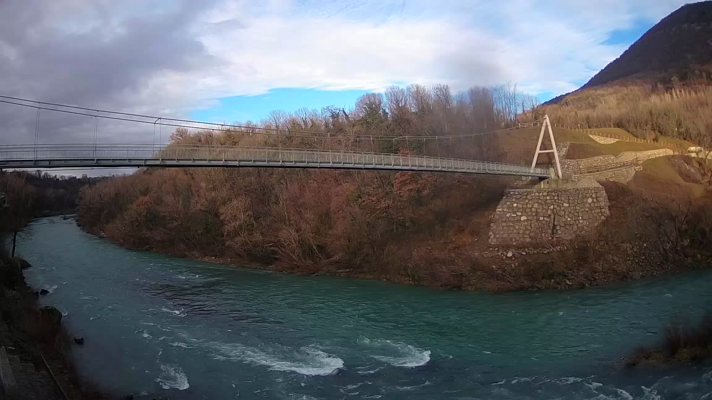 Fußgängerbrücke auf der Soča fluss Webcam Solkan