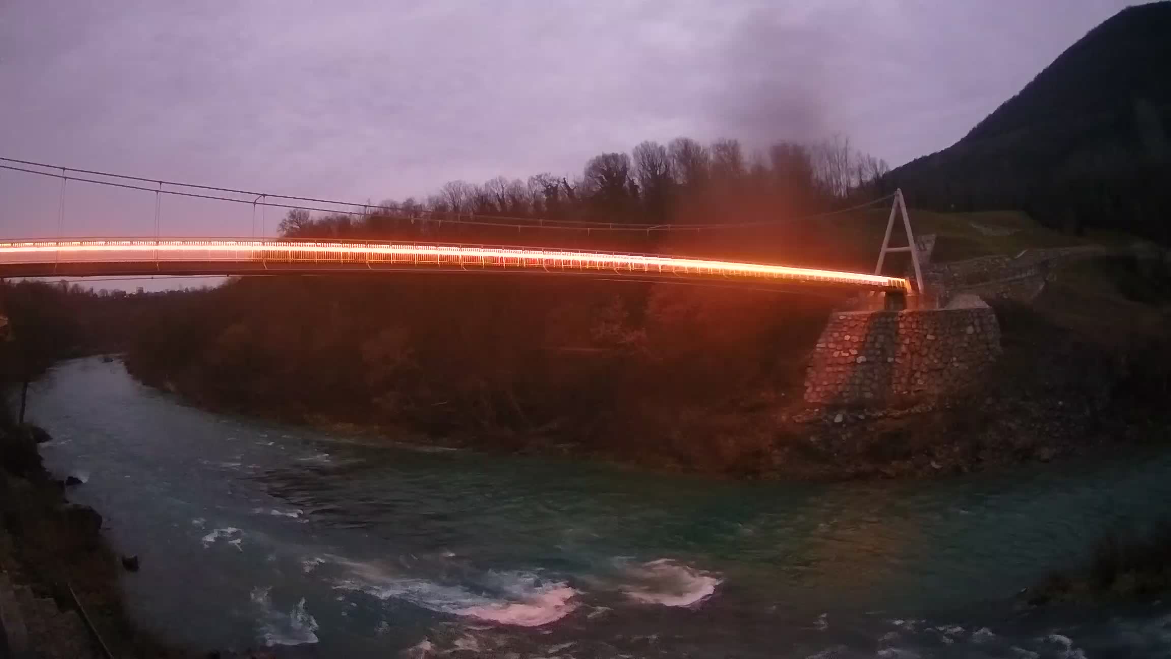 Fußgängerbrücke auf der Soča fluss Webcam Solkan