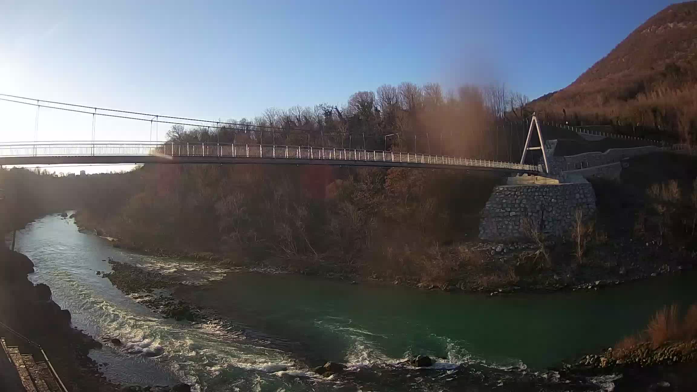 Fußgängerbrücke auf der Soča fluss Webcam Solkan