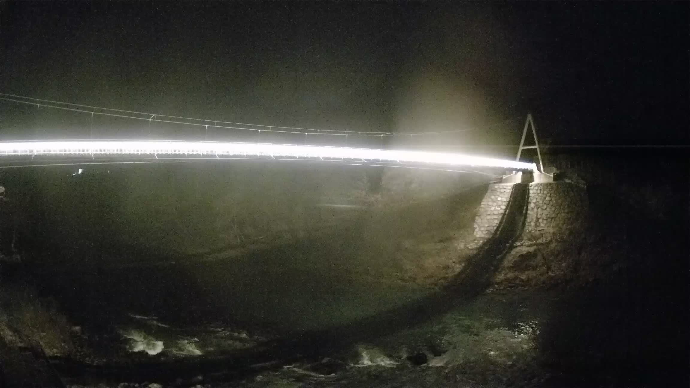 Fußgängerbrücke auf der Soča fluss Webcam Solkan