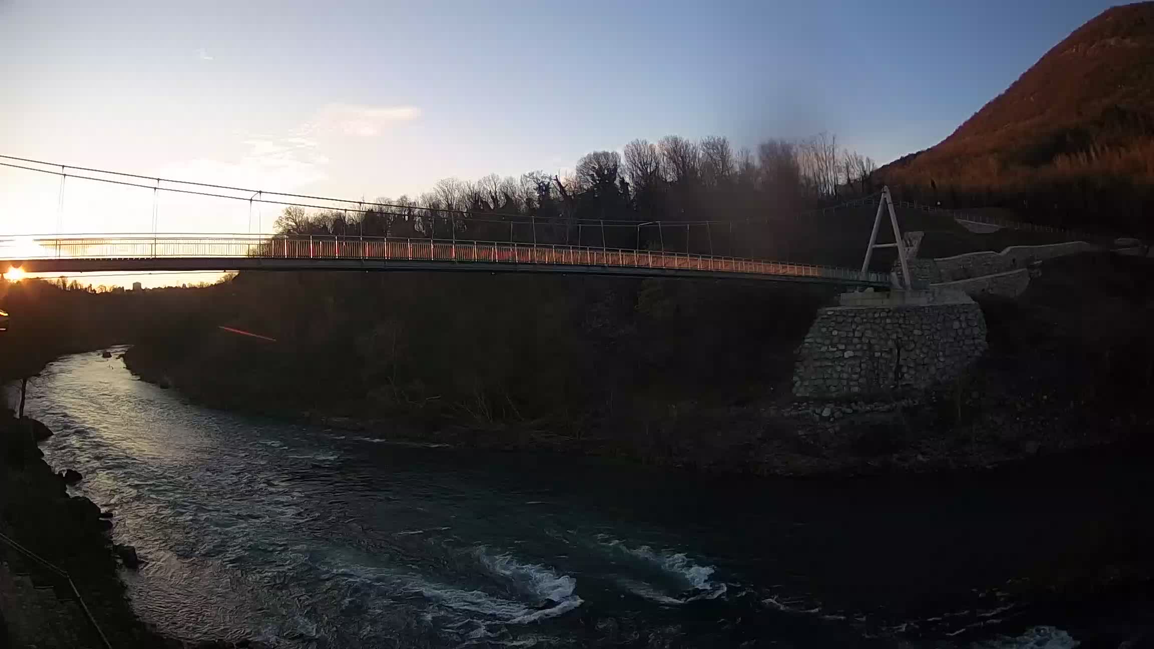 Passerella sul fiume Isonzo webcam Salcano