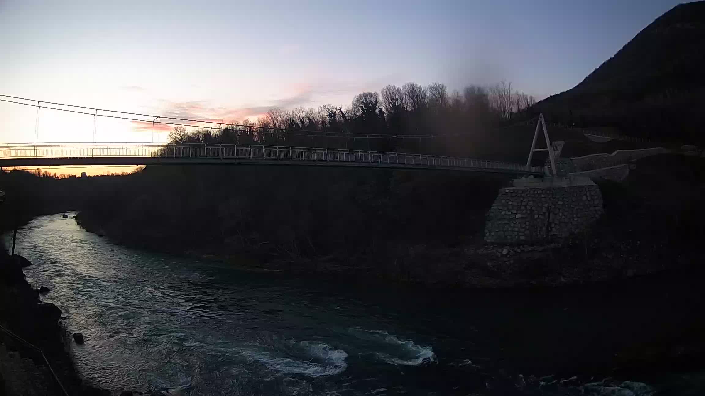 Passerella sul fiume Isonzo webcam Salcano