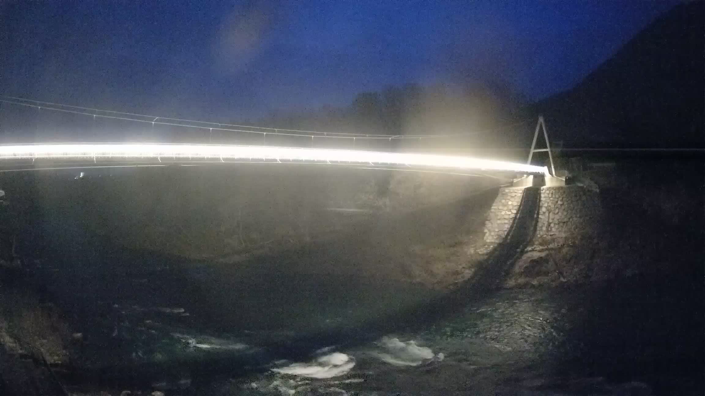 Fußgängerbrücke auf der Soča fluss Webcam Solkan