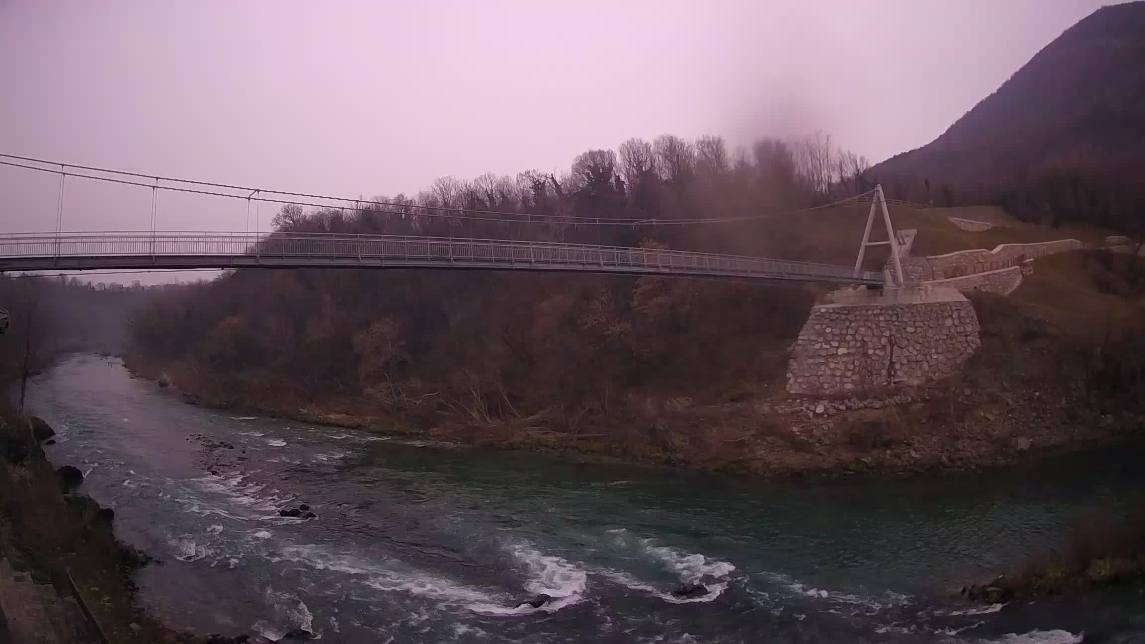 Fußgängerbrücke auf der Soča fluss Webcam Solkan