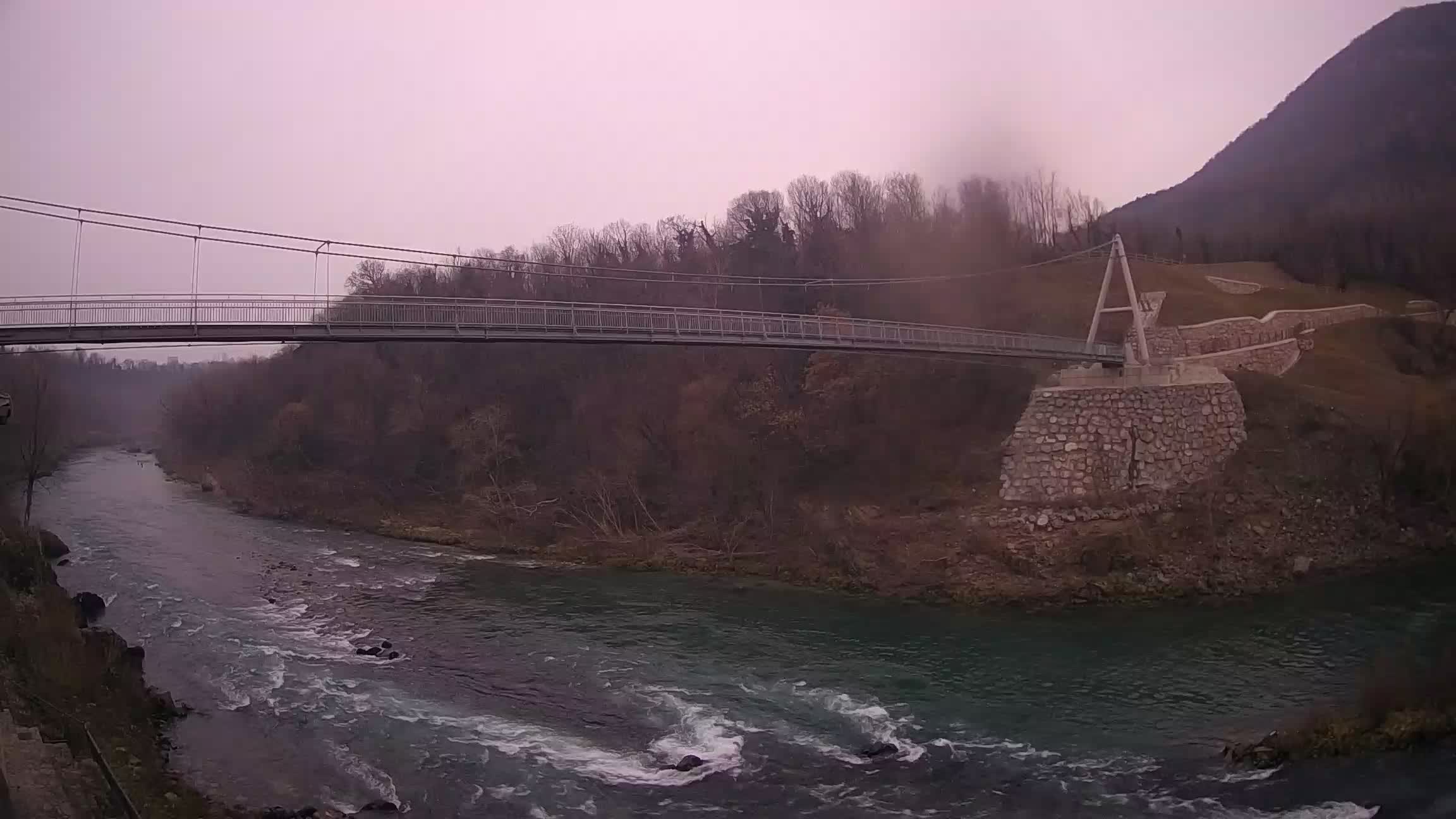 Puente peatonal Soča camera en vivo Solkan