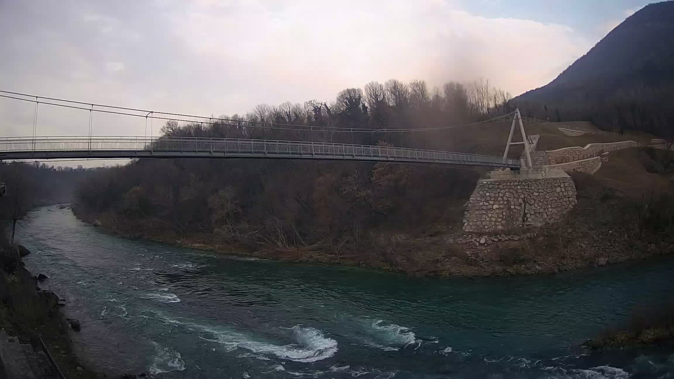 Passerelle sur la rivière Soča livecam Solkan