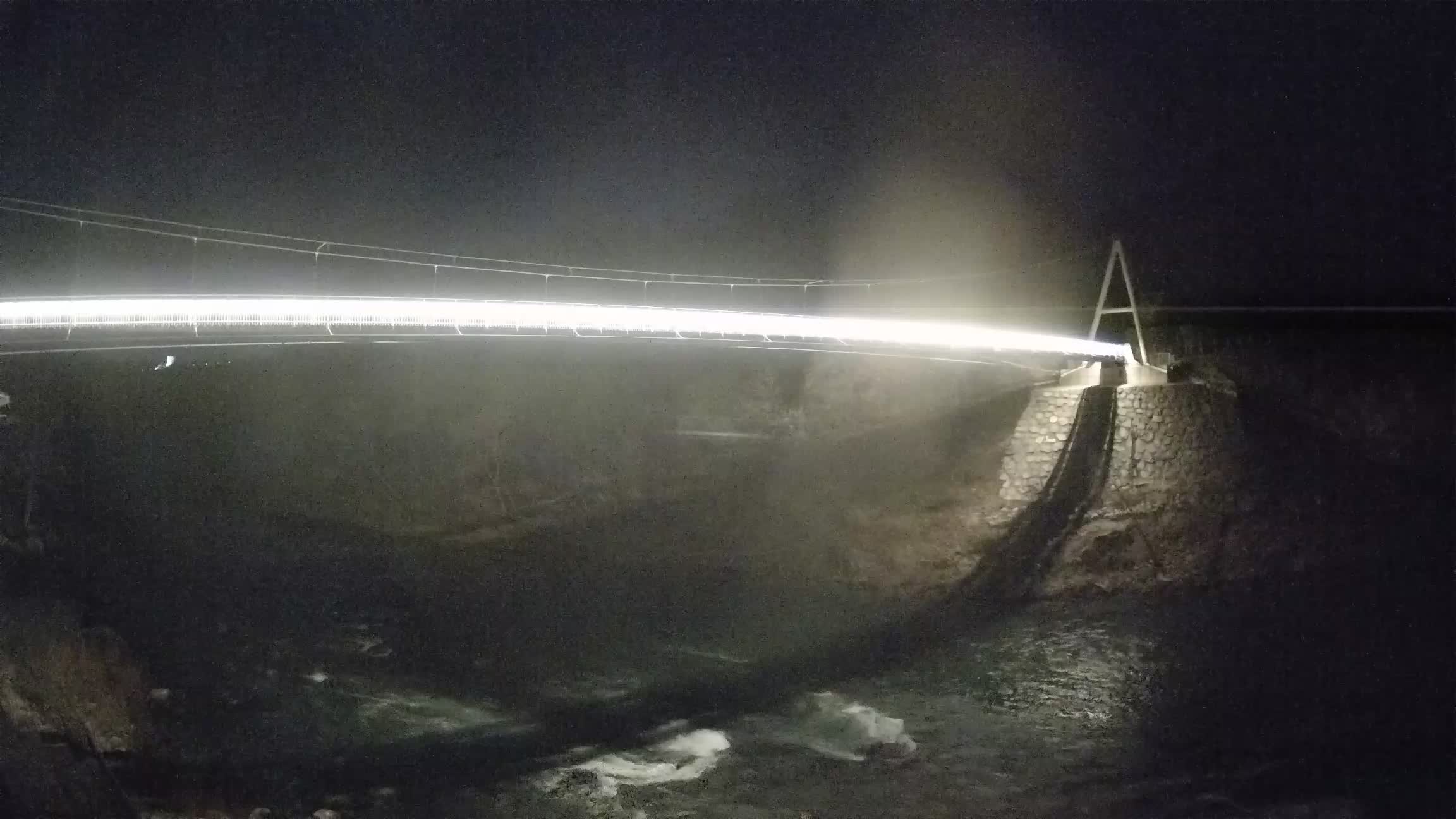 Fußgängerbrücke auf der Soča fluss Webcam Solkan