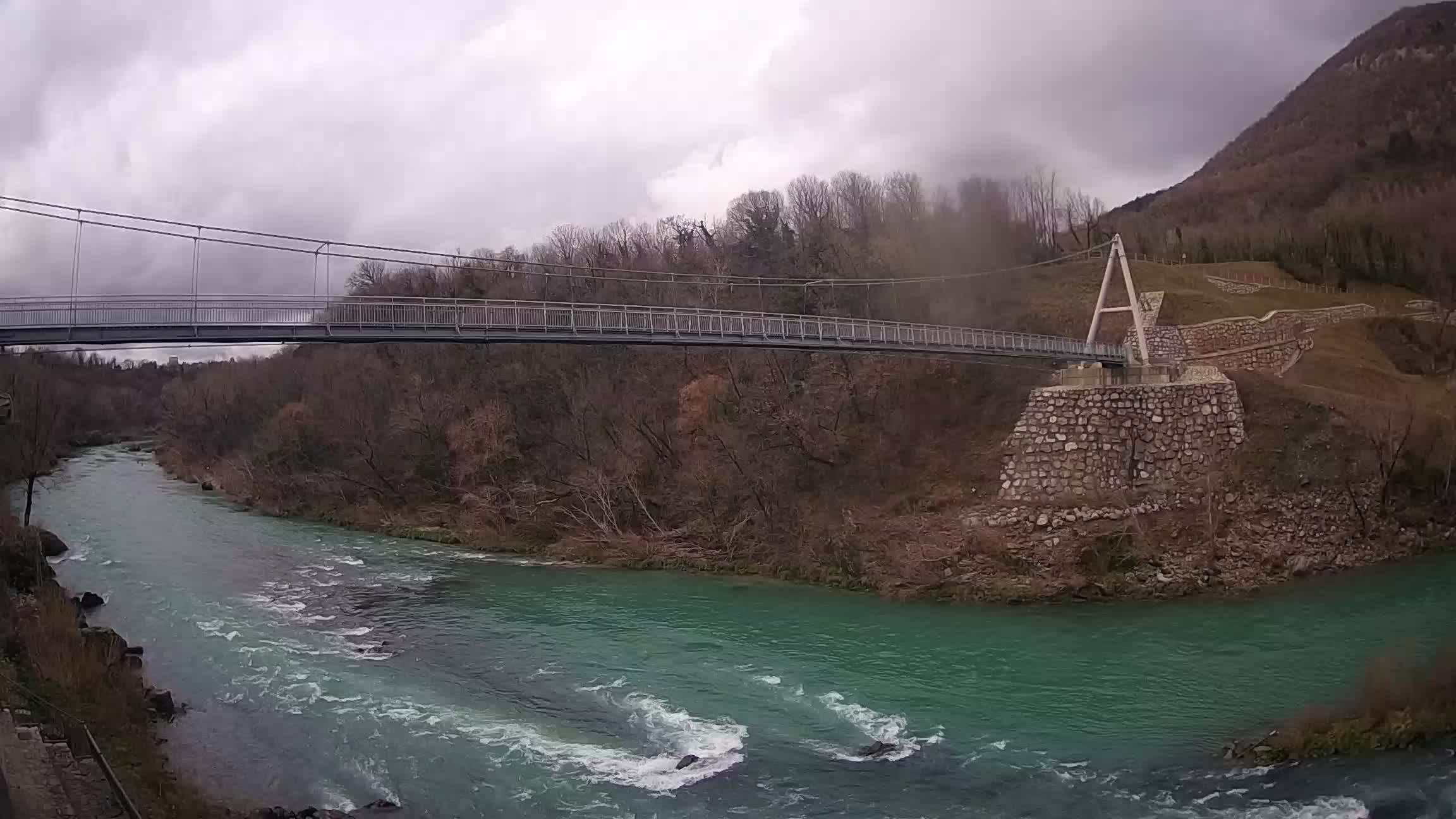 Fußgängerbrücke auf der Soča fluss Webcam Solkan