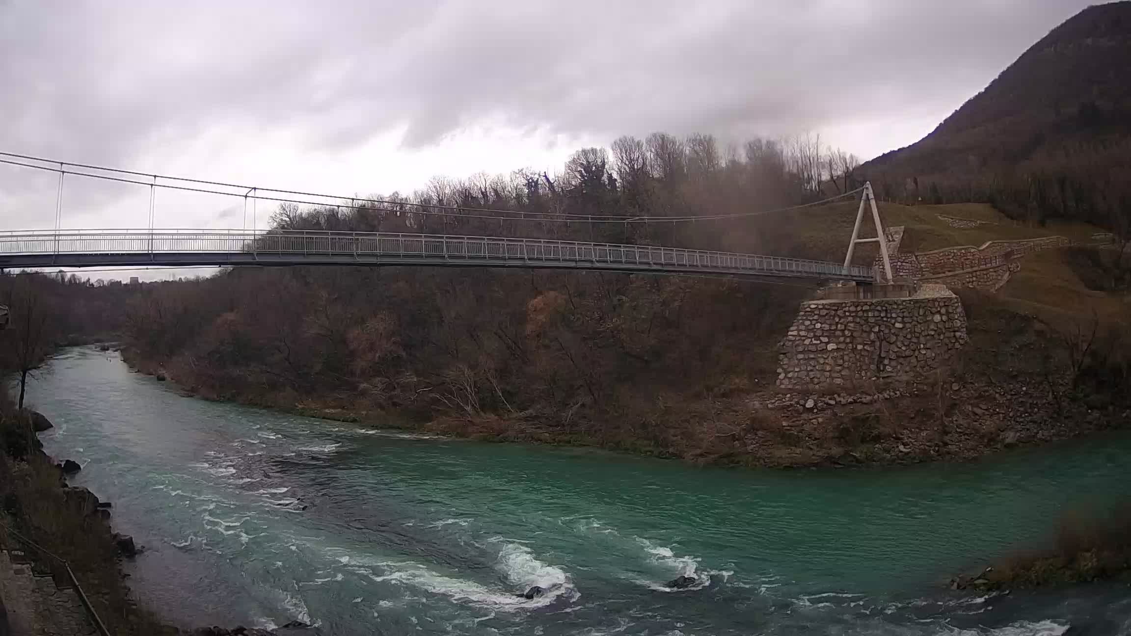 Fußgängerbrücke auf der Soča fluss Webcam Solkan