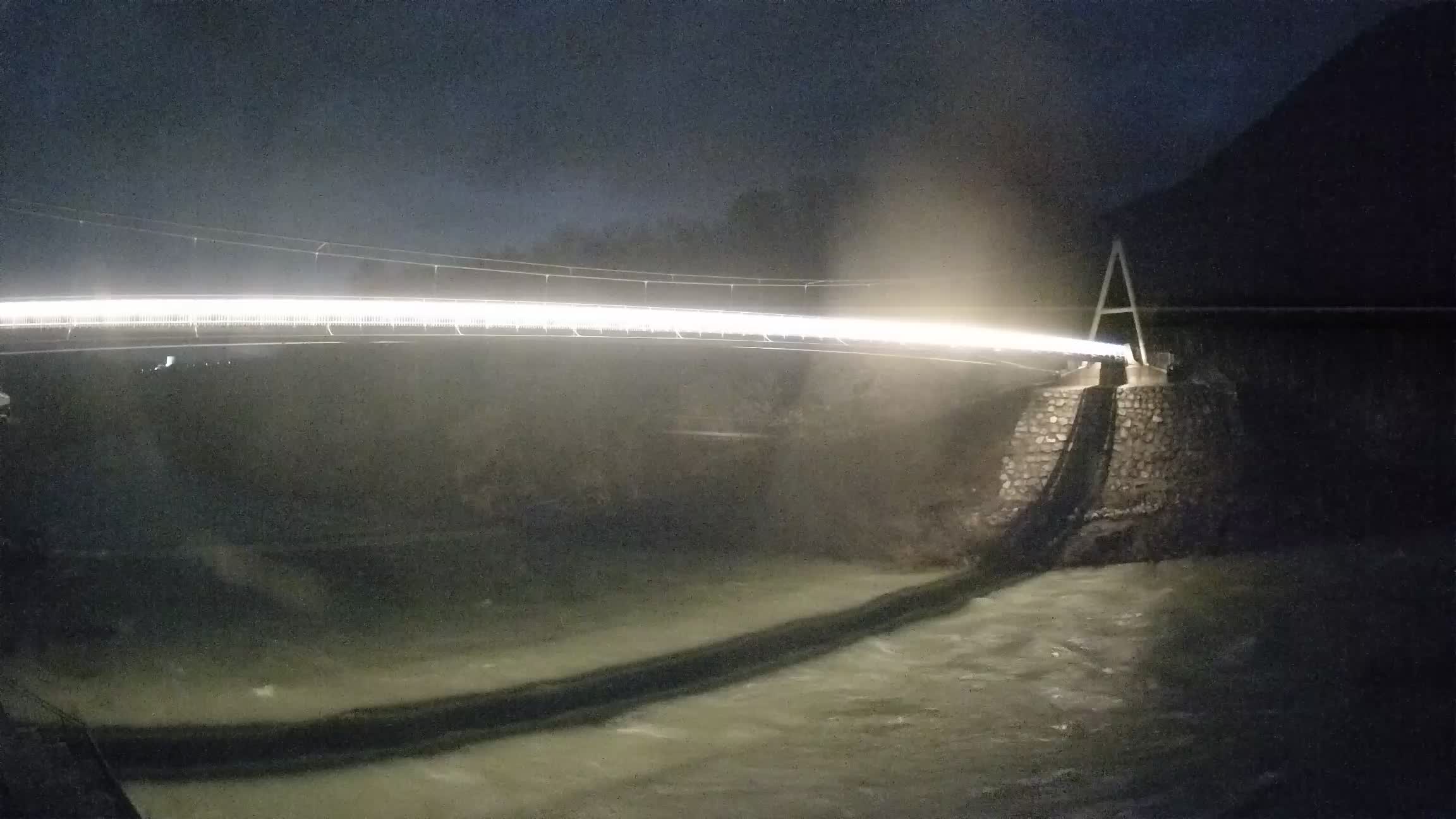 Fußgängerbrücke auf der Soča fluss Webcam Solkan