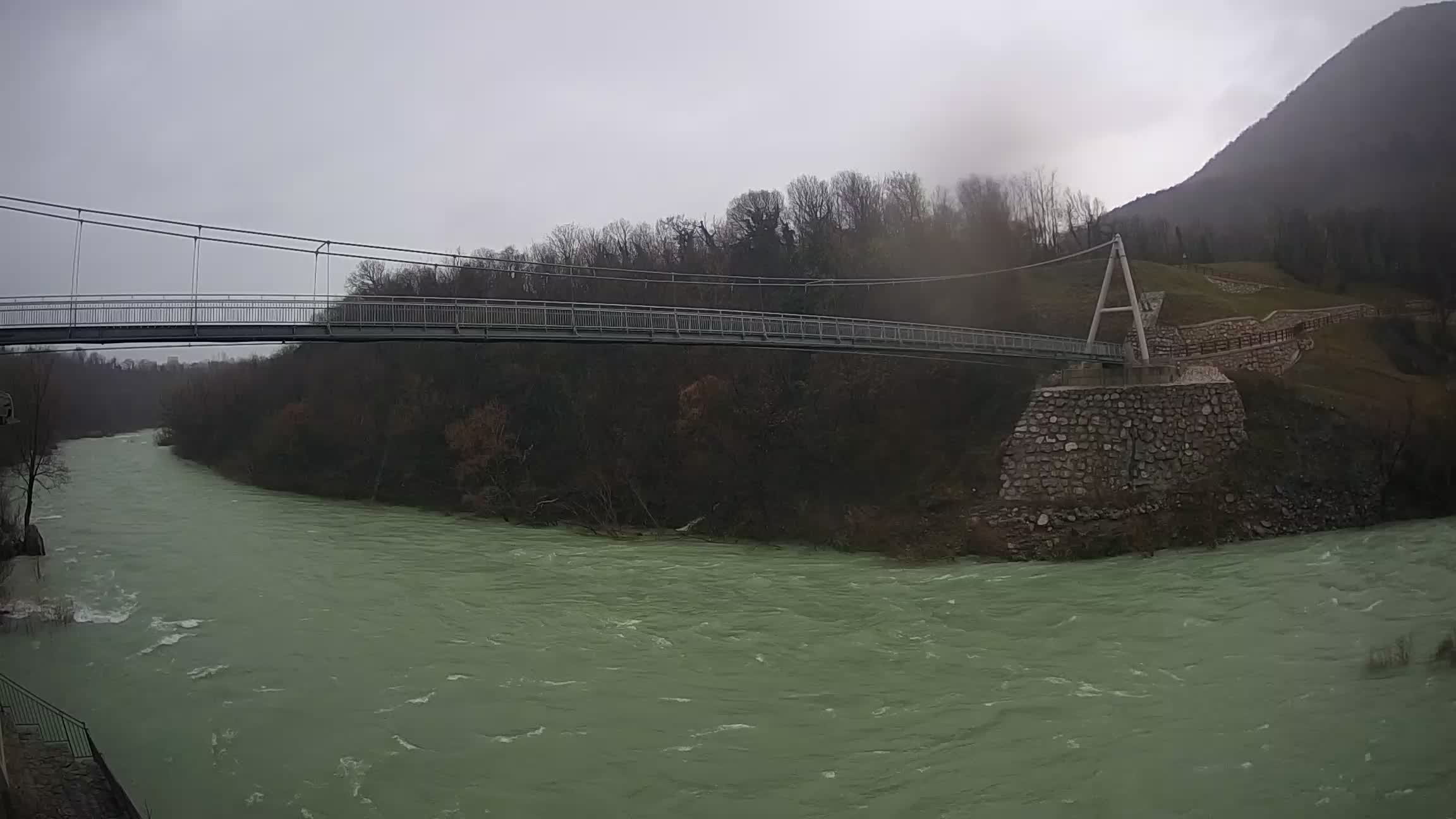 Passerella sul fiume Isonzo webcam Salcano