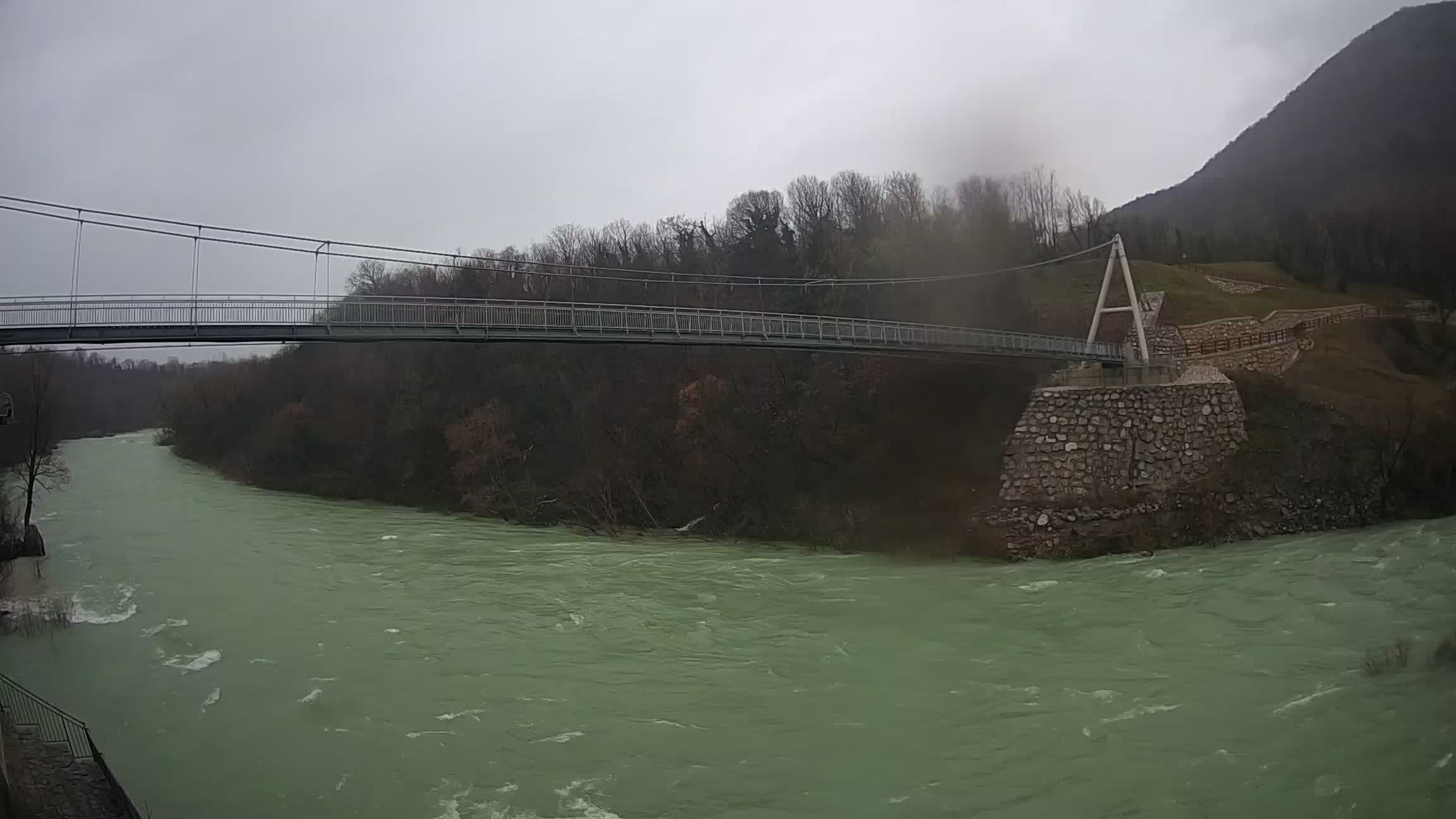 Passerella sul fiume Isonzo webcam Salcano