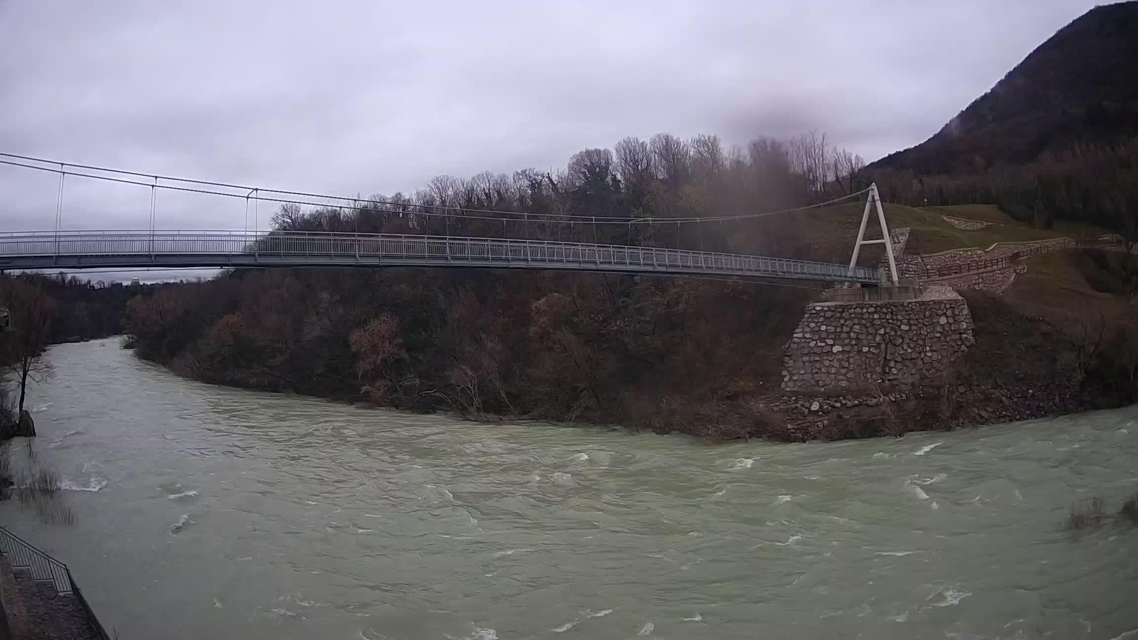 Passerella sul fiume Isonzo webcam Salcano