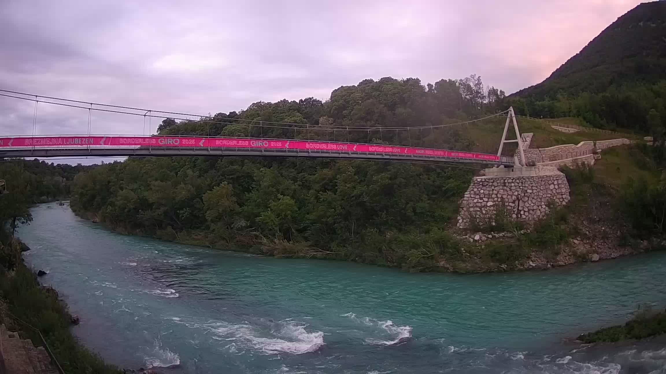 Fußgängerbrücke auf der Soča fluss Webcam Solkan