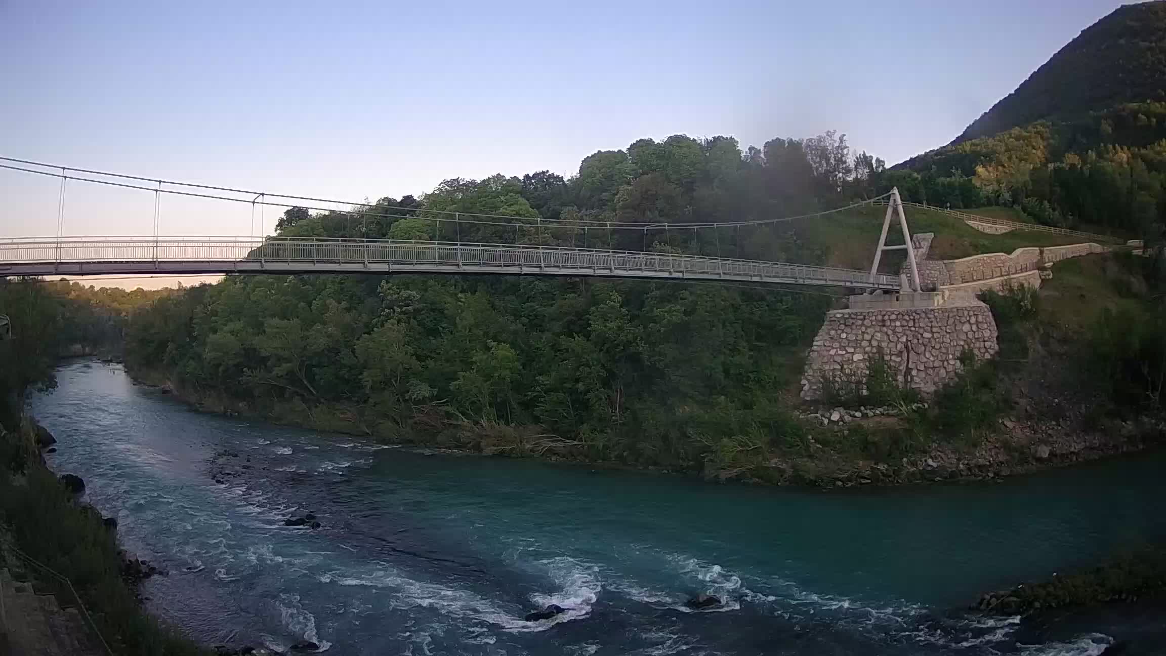Fußgängerbrücke auf der Soča fluss Webcam Solkan