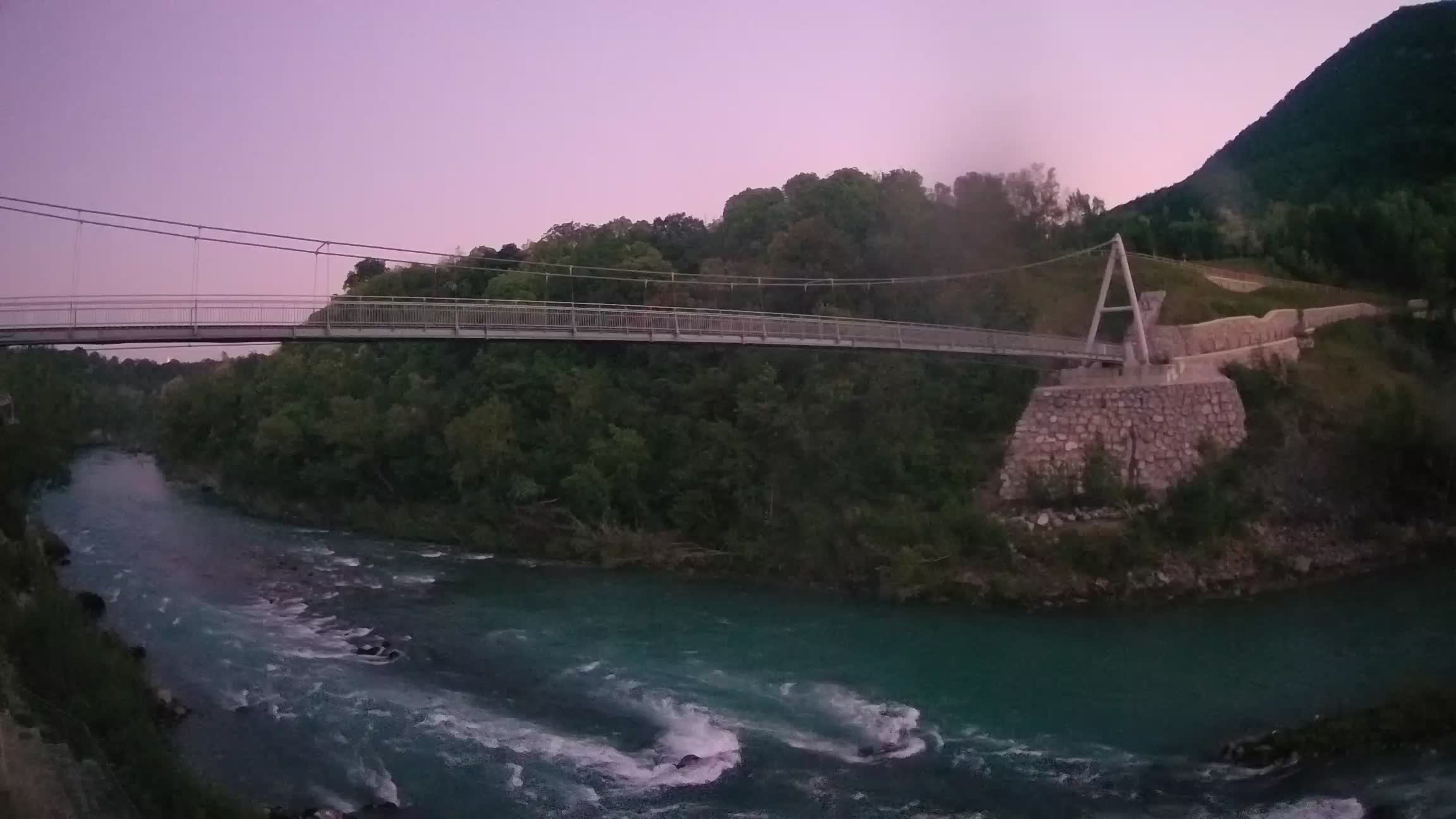 Fußgängerbrücke auf der Soča fluss Webcam Solkan