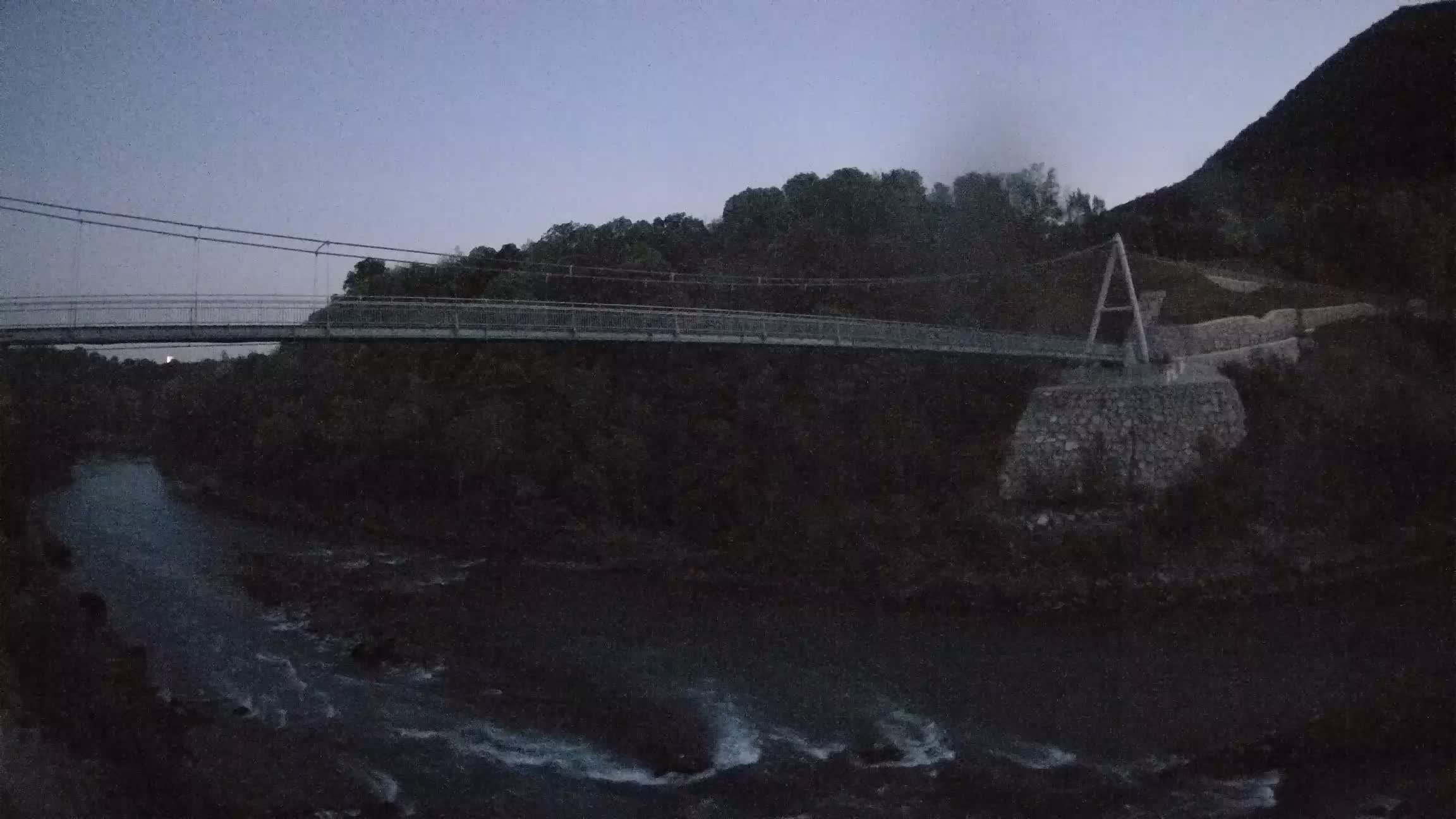 Fußgängerbrücke auf der Soča fluss Webcam Solkan