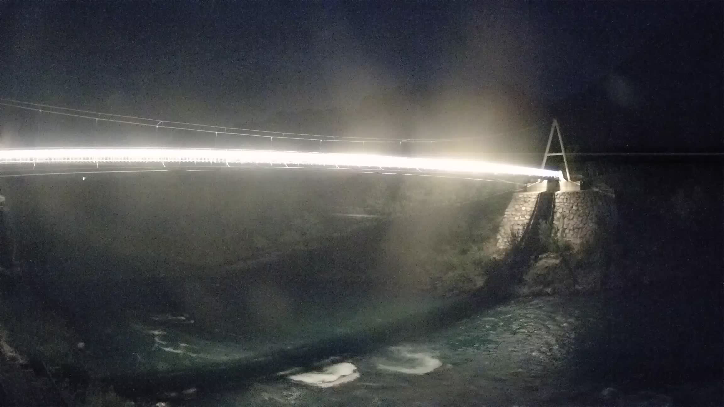 Fußgängerbrücke auf der Soča fluss Webcam Solkan